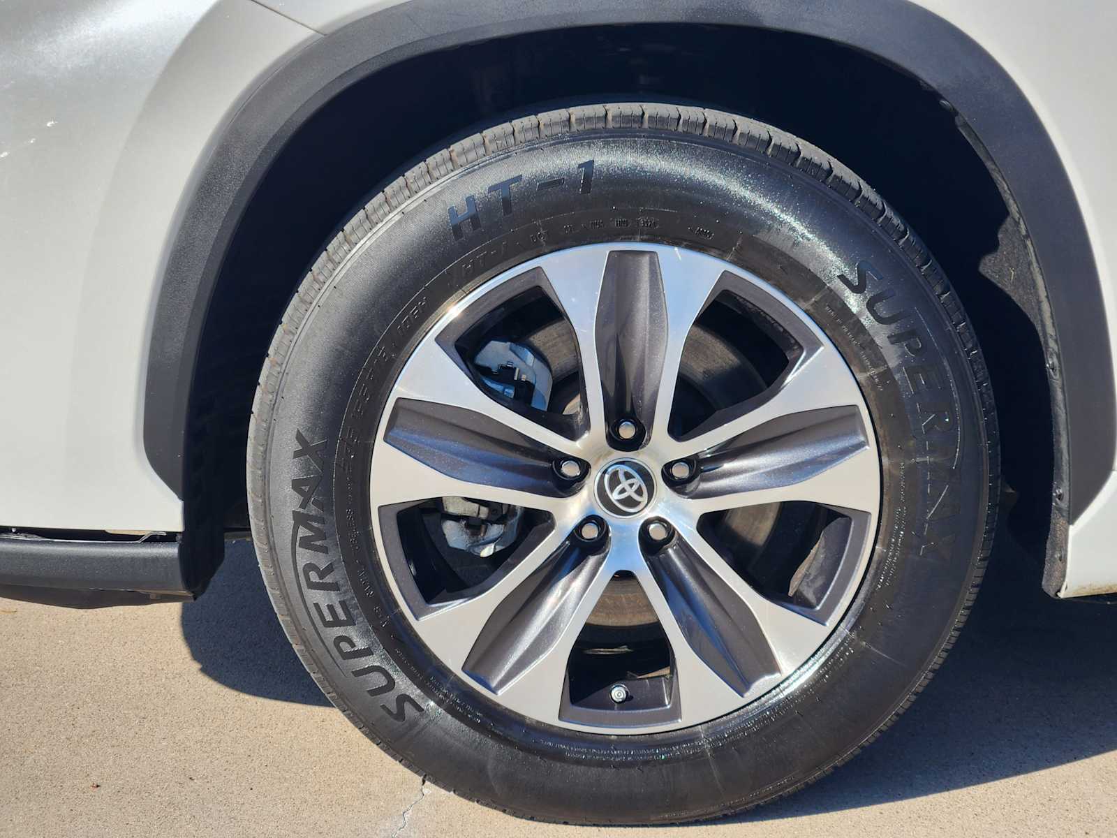 Thumbnail: 2022 Toyota Highlander - 23