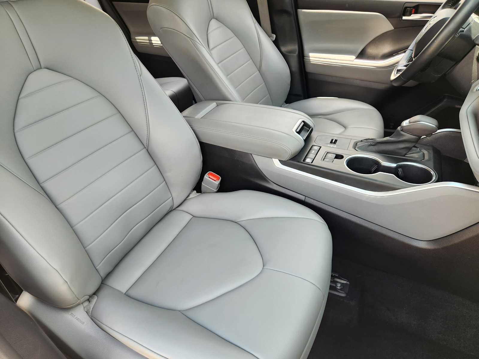 Thumbnail: 2021 Toyota Highlander - 14