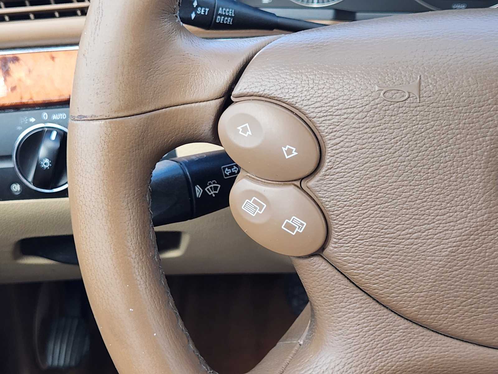 Thumbnail: 2009 Mercedes-Benz E-Class - 28
