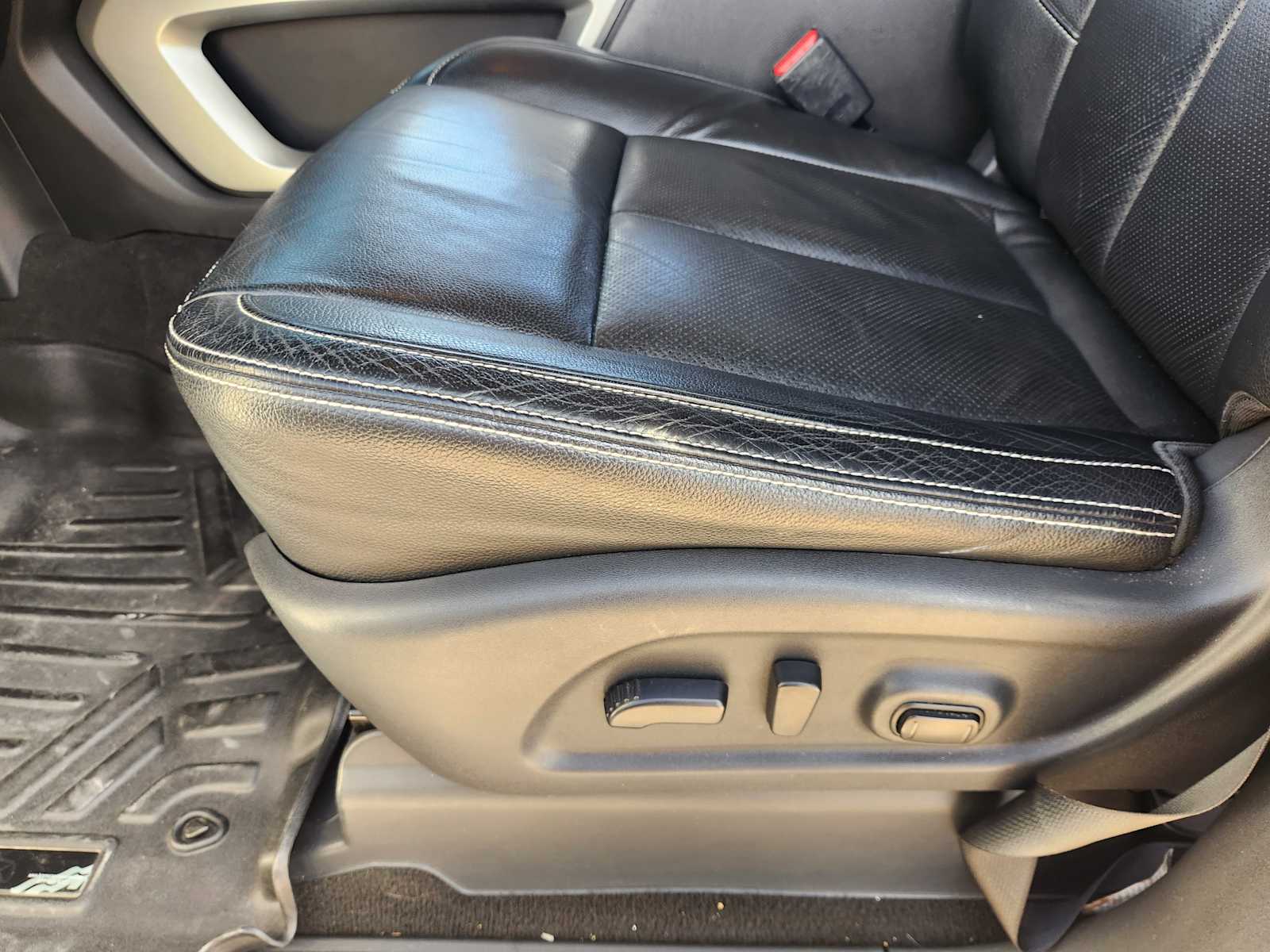 Thumbnail: 2018 Nissan Titan - 30