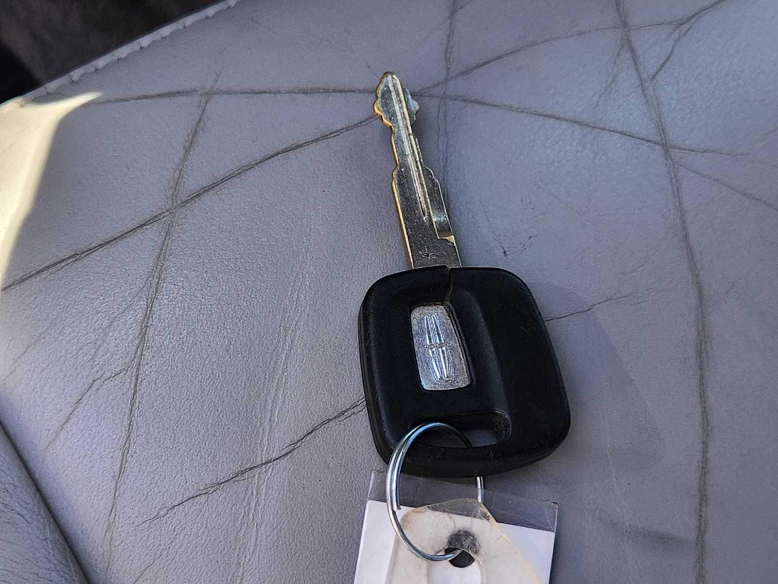 Thumbnail: 2001 Lincoln Town Car - 20