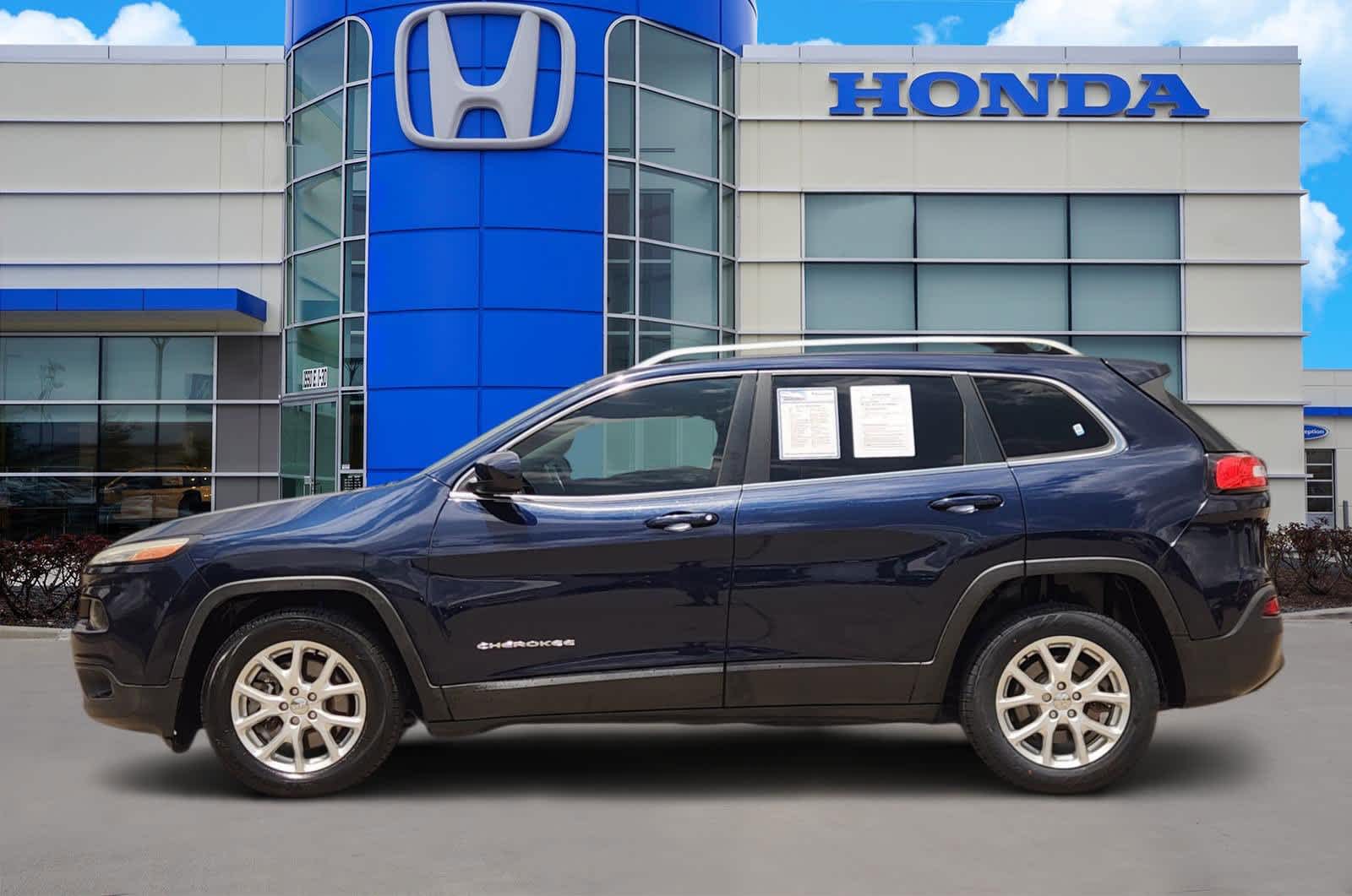 Thumbnail: 2015 Jeep Cherokee - 3