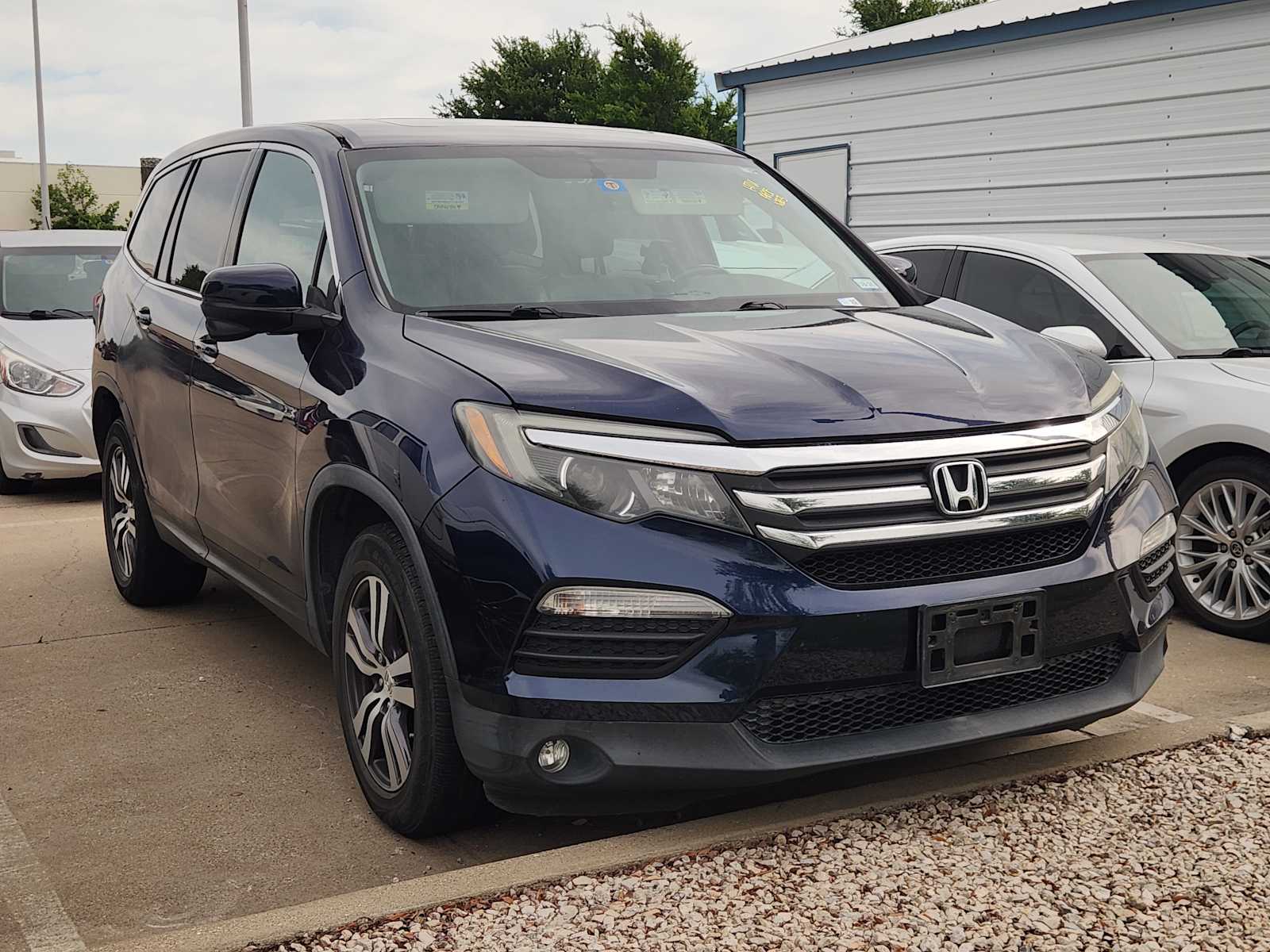 Thumbnail: 2016 Honda Pilot - 3