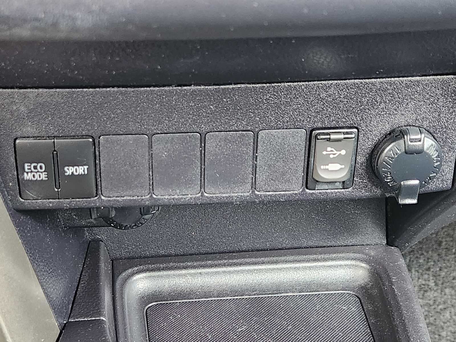 Thumbnail: 2014 Toyota RAV4 - 28