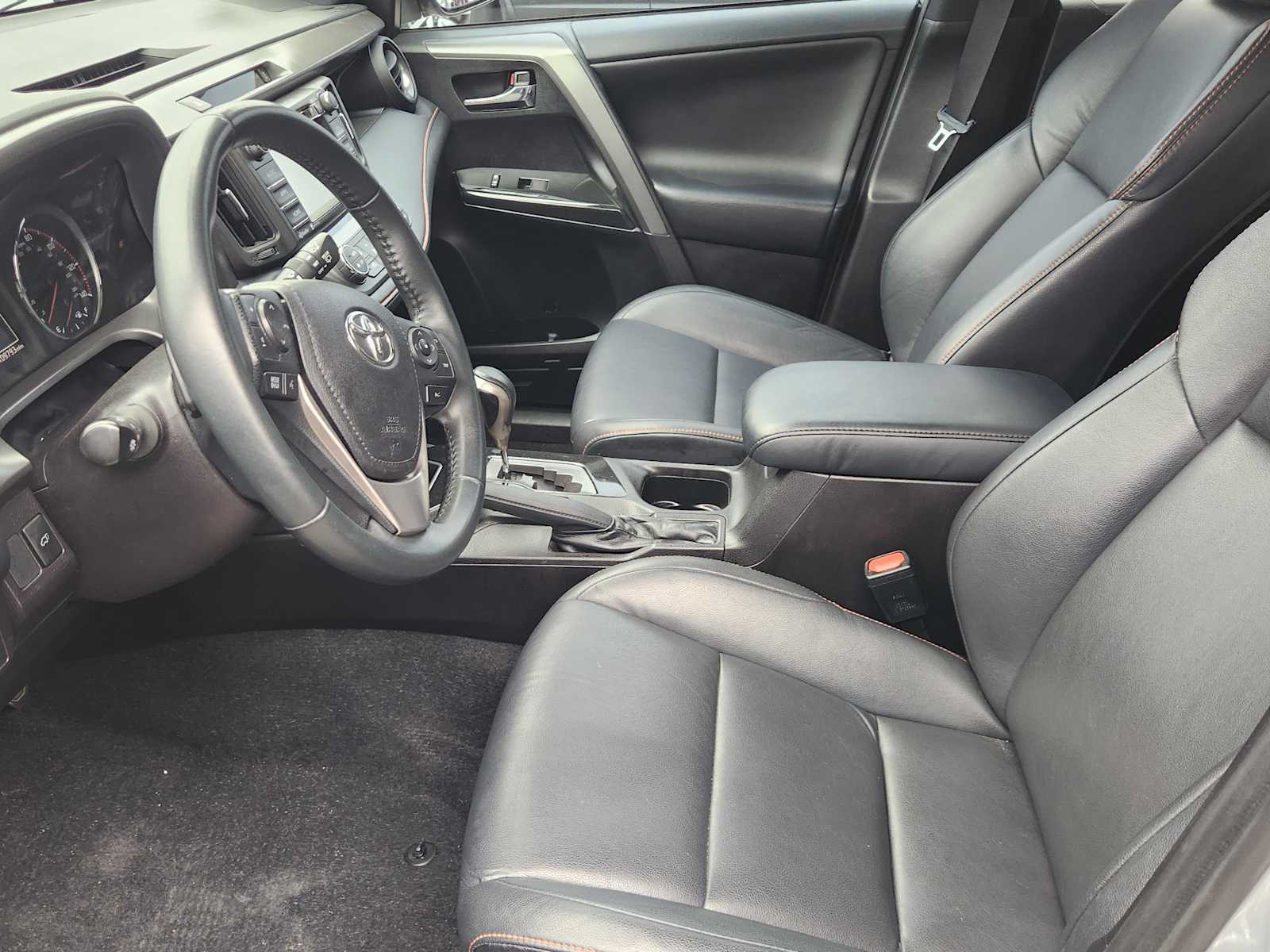 Thumbnail: 2018 Toyota RAV4 - 8