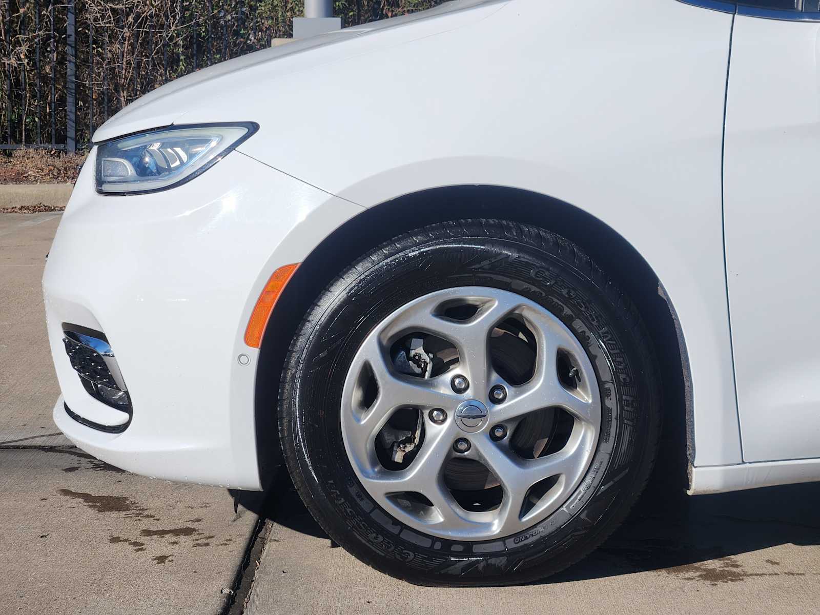 Thumbnail: 2022 Chrysler Pacifica - 8