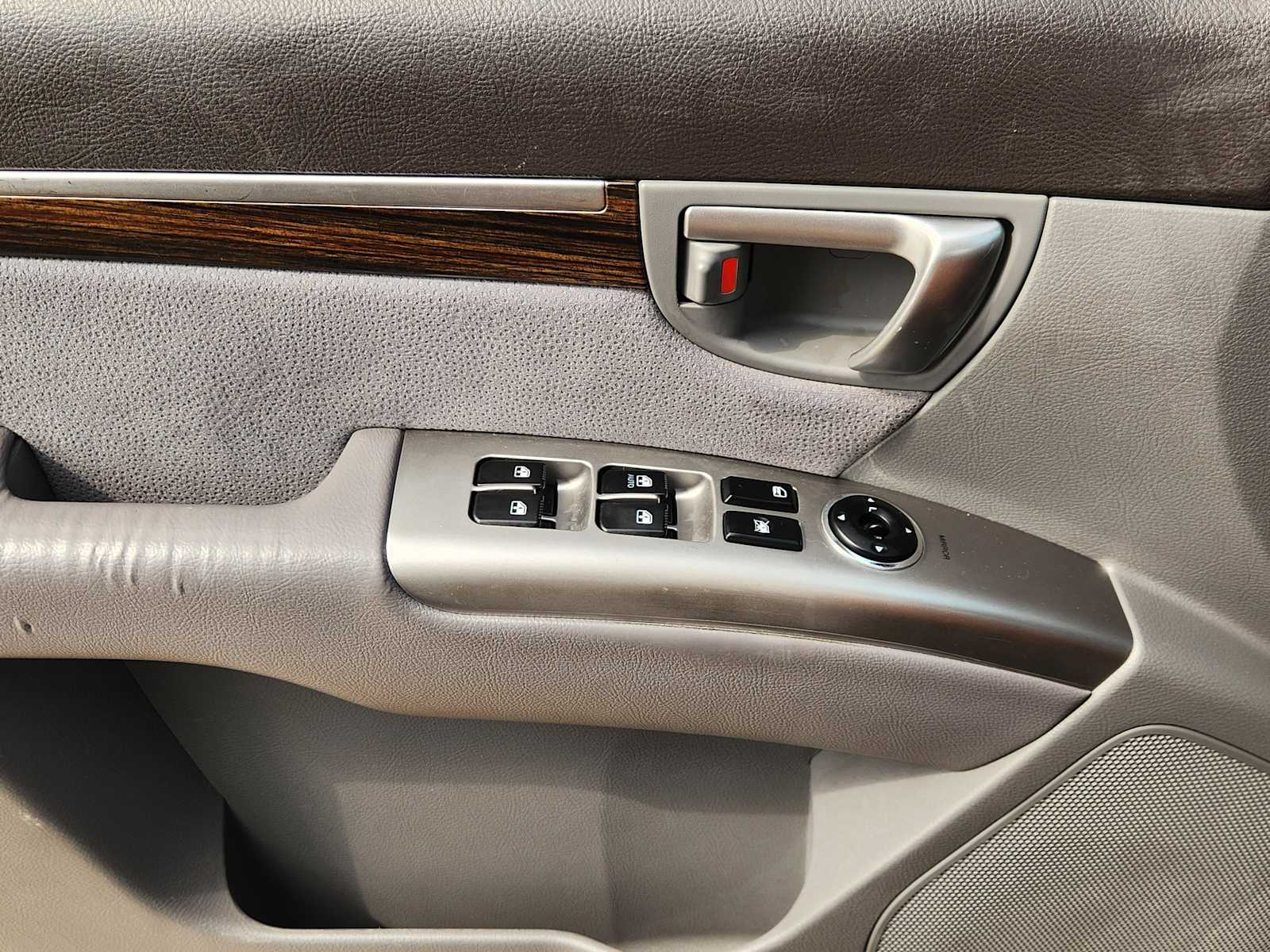 Thumbnail: 2010 Hyundai Santa Fe - 29