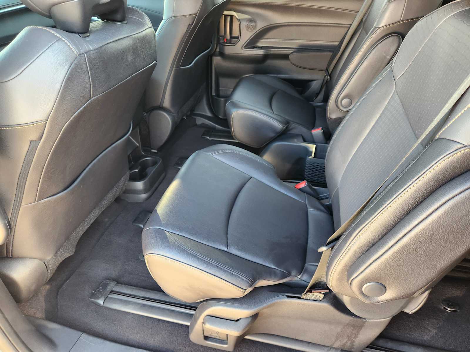 Thumbnail: 2023 Toyota Sienna - 12