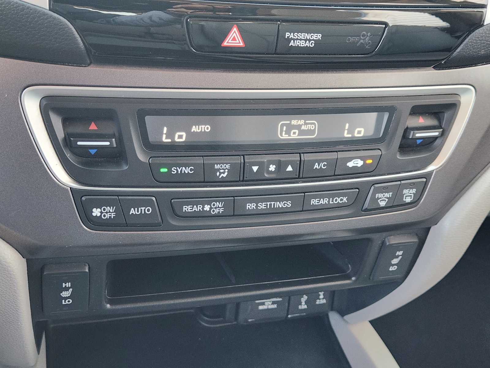 Thumbnail: 2017 Honda Pilot - 27