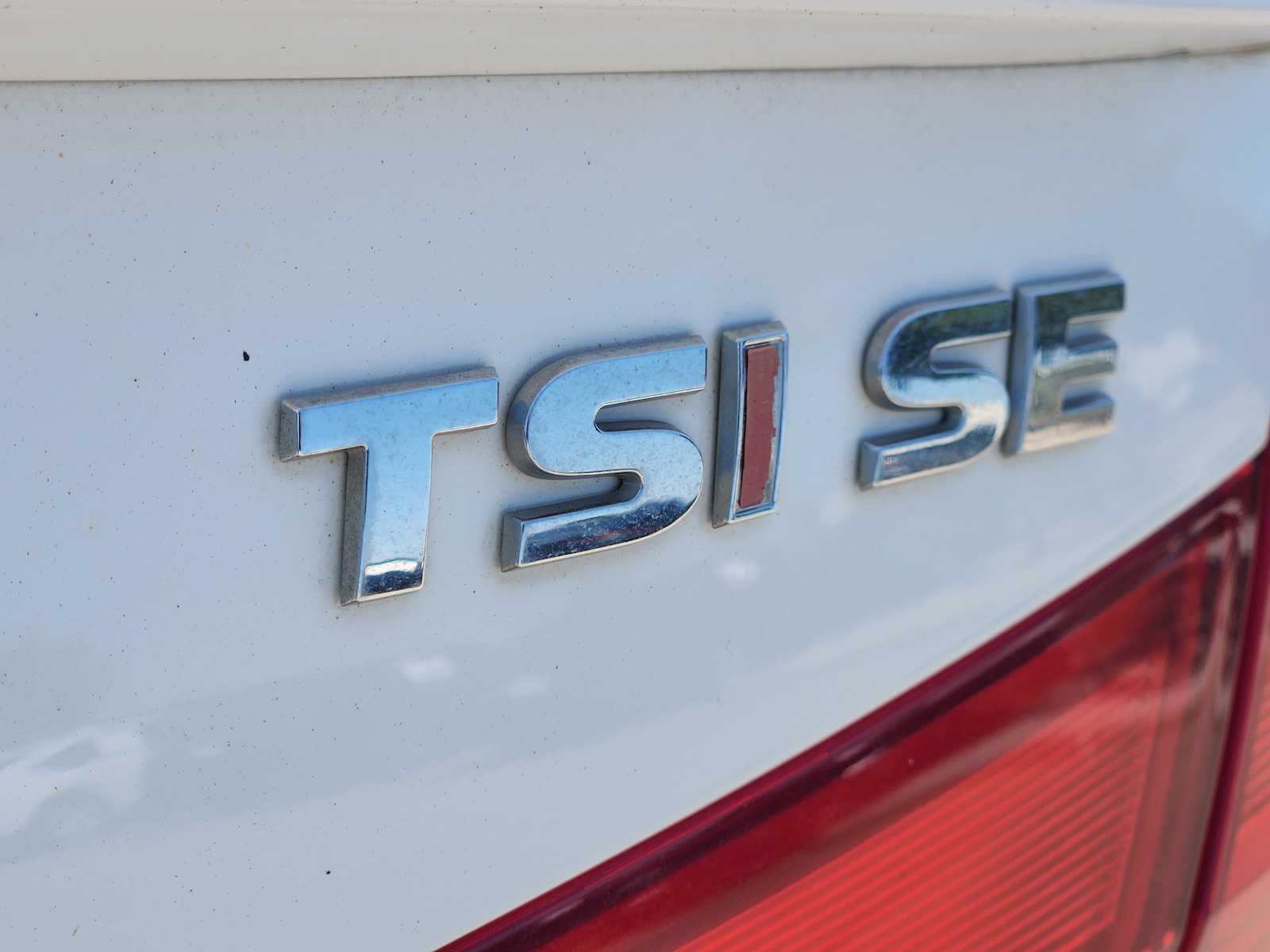 Thumbnail: 2015 Volkswagen Passat - 7