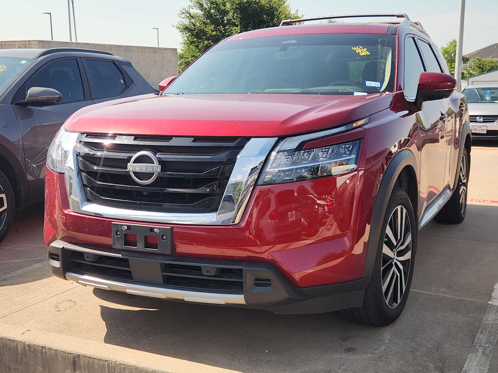 2024 Nissan Pathfinder Platinum 4WD's photo