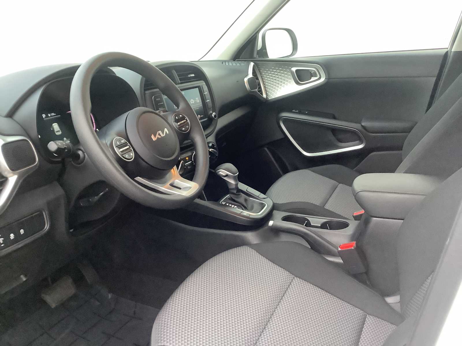 2023 Kia Soul LX photo 3