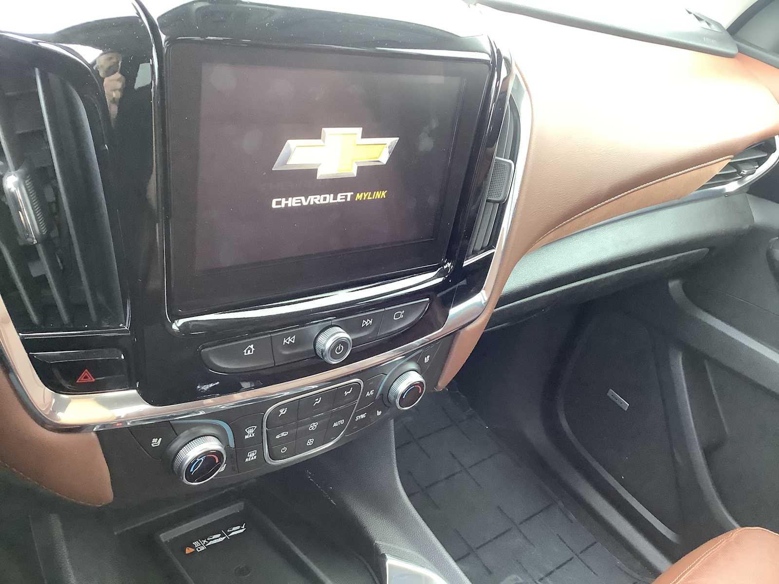 Thumbnail: 2018 Chevrolet Traverse - 16