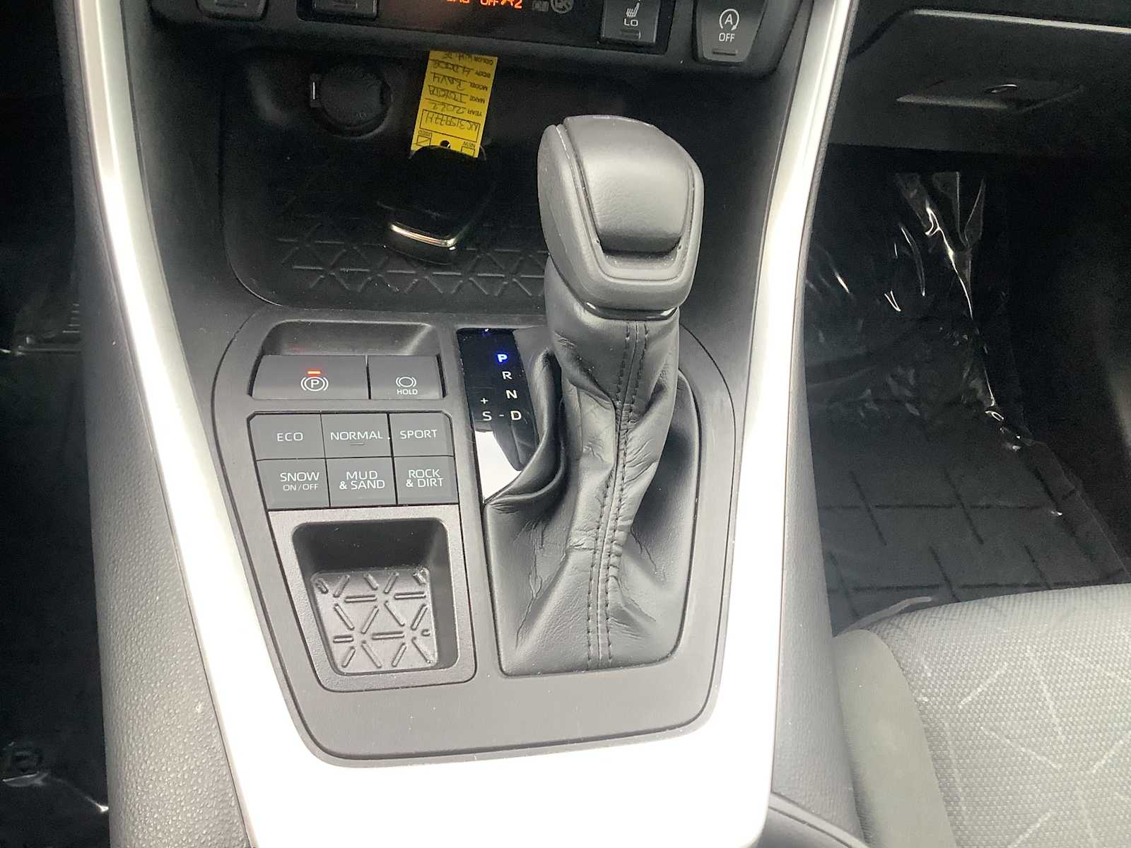 Thumbnail: 2022 Toyota RAV4 - 18