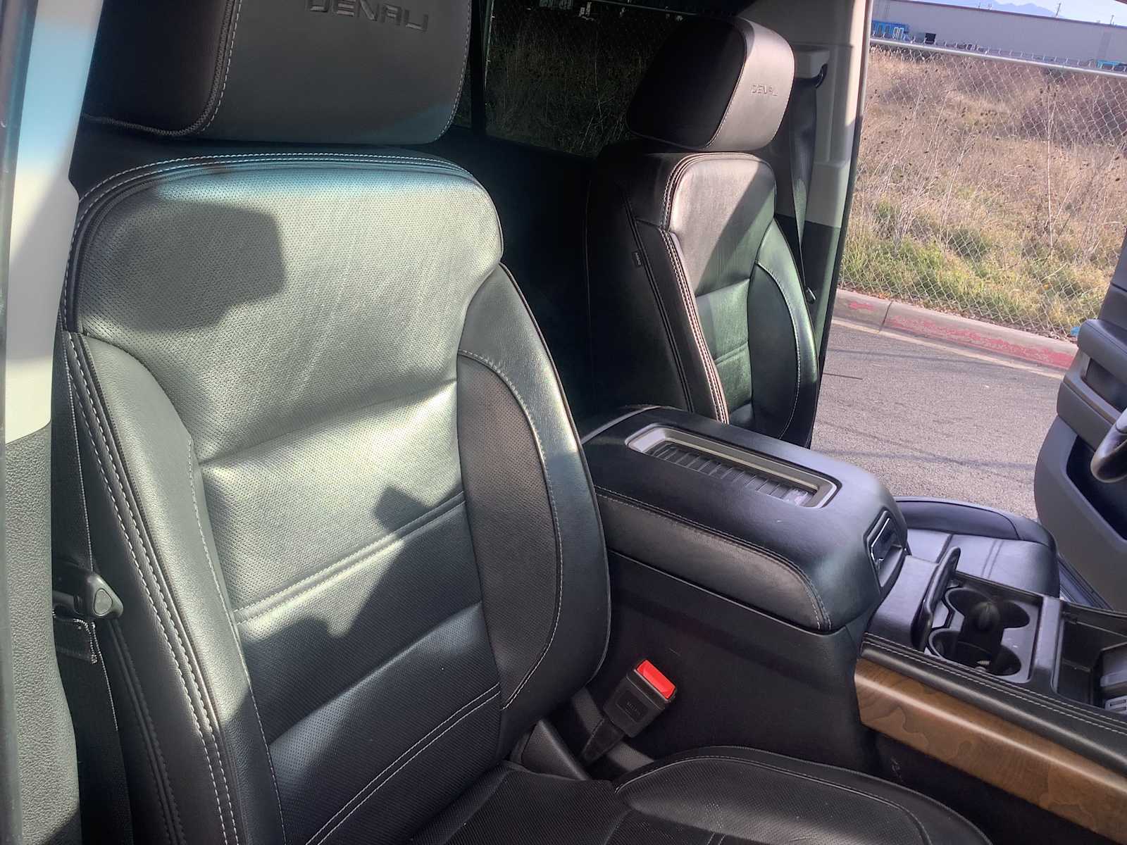 Thumbnail: 2019 GMC Yukon XL - 14