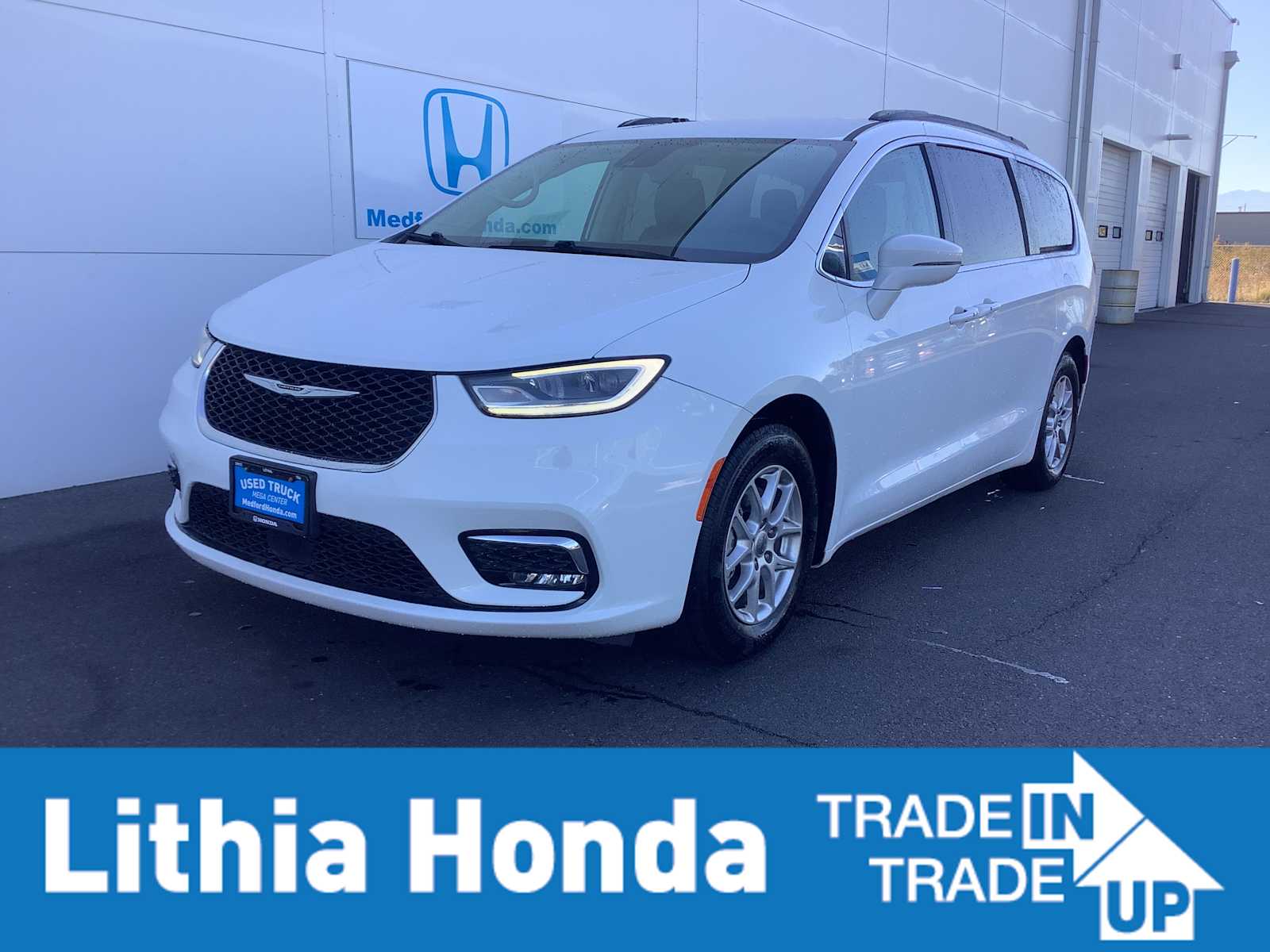 2022 Chrysler Pacifica Touring L's photo