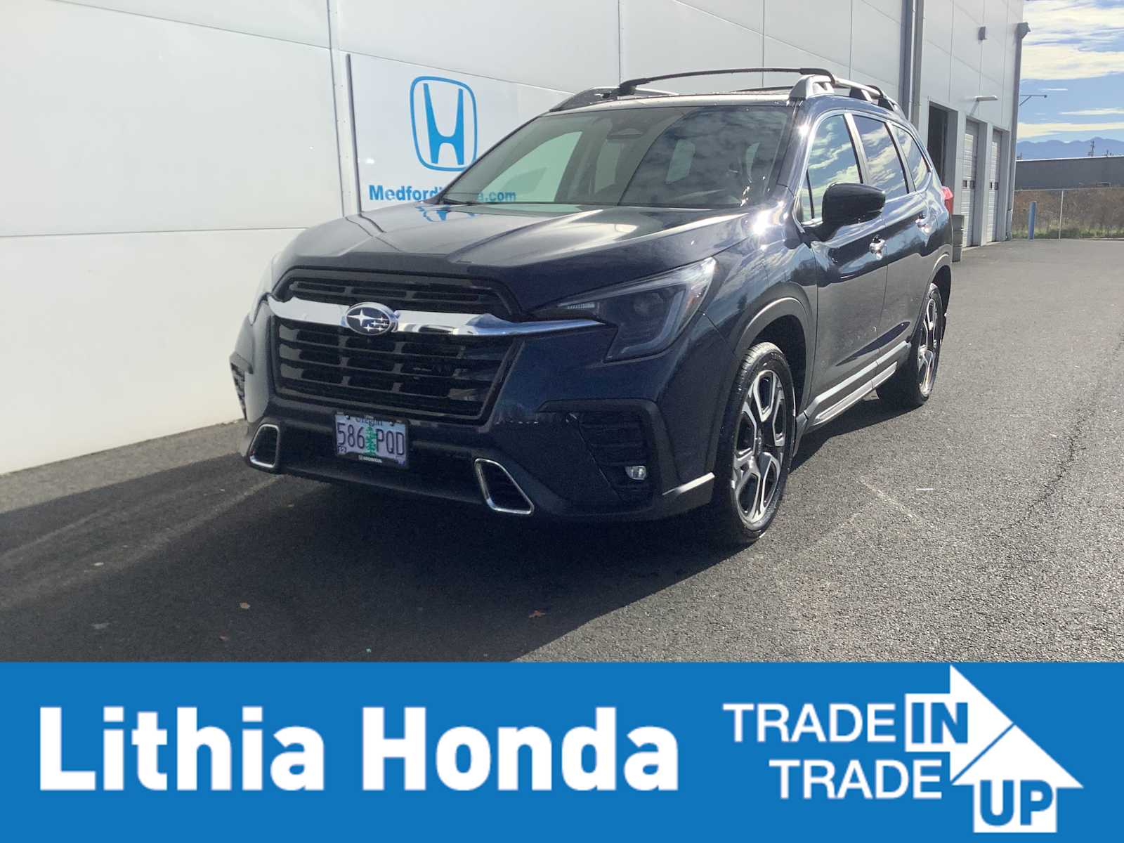 2024 Subaru Ascent Touring's photo