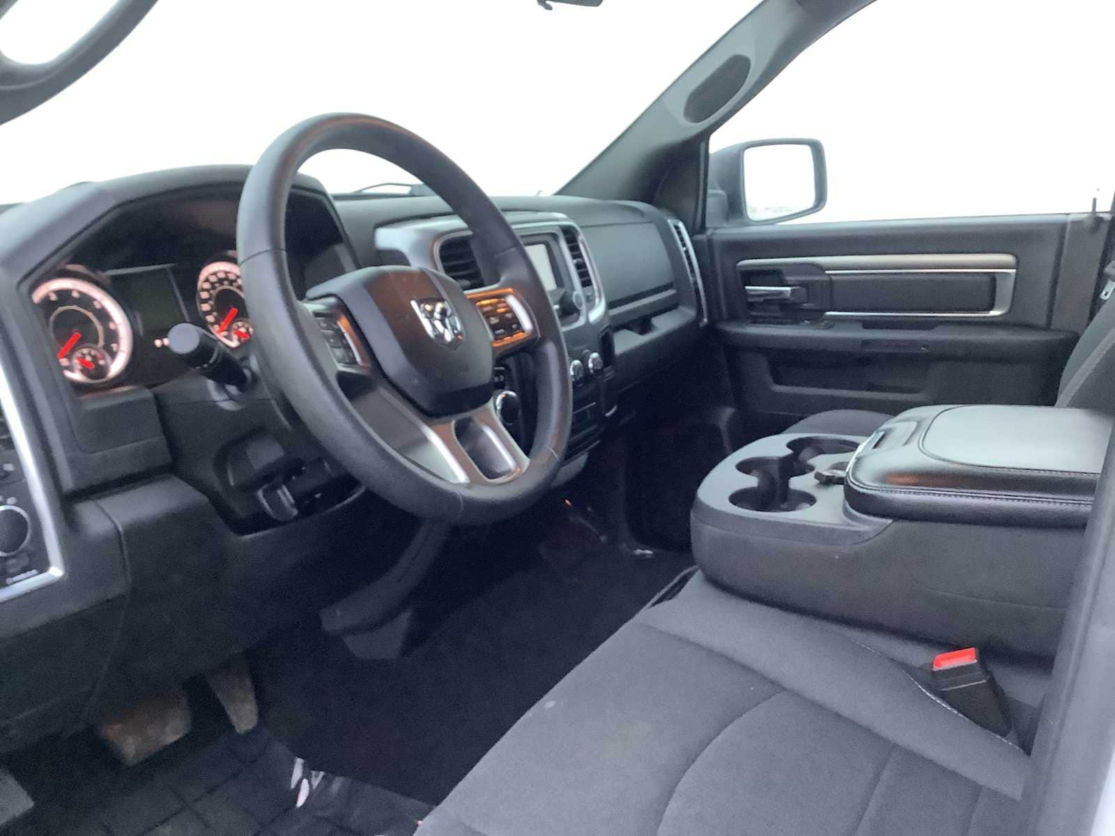 Thumbnail: 2024 RAM 1500 Classic - 3