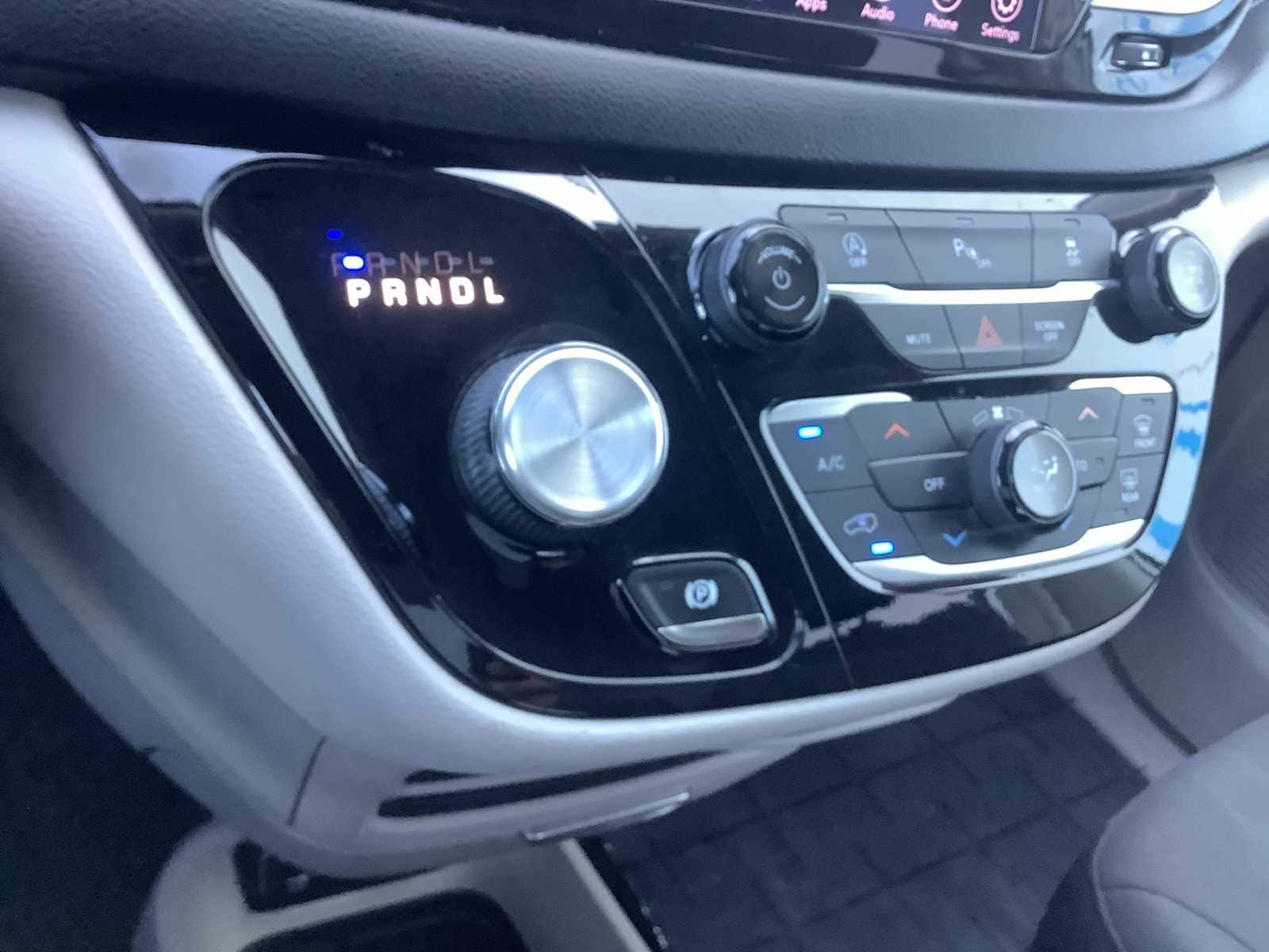 Thumbnail: 2019 Chrysler Pacifica - 17