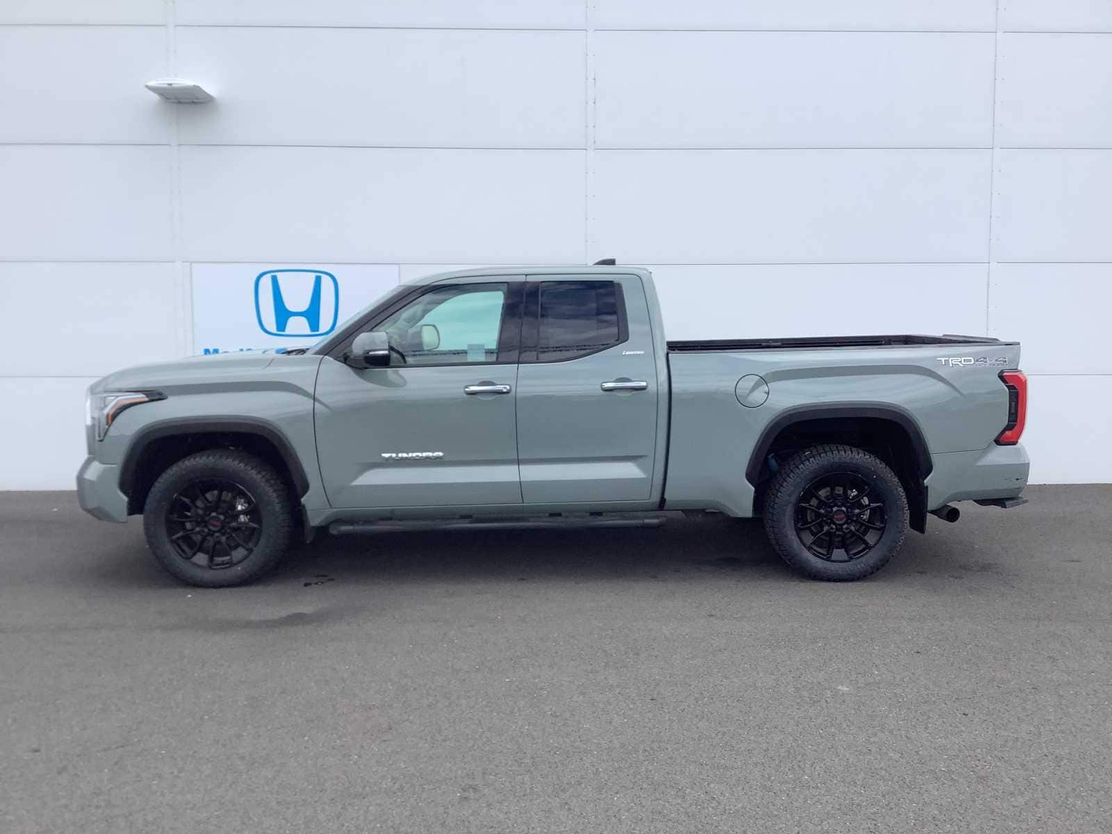 Used 2022 Toyota Tundra Limited with VIN 5TFJA5DA0NX010883 for sale in Medford, OR