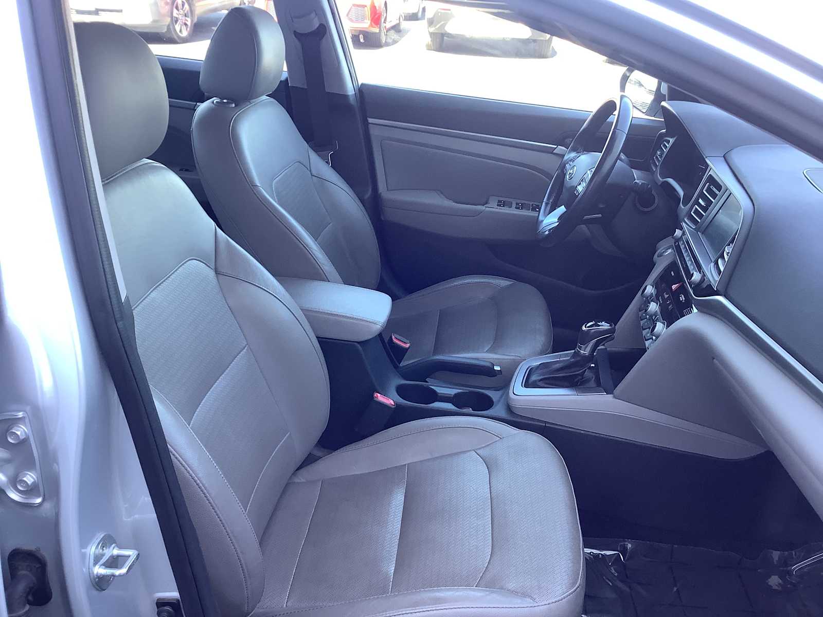 Thumbnail: 2020 Hyundai Elantra - 14