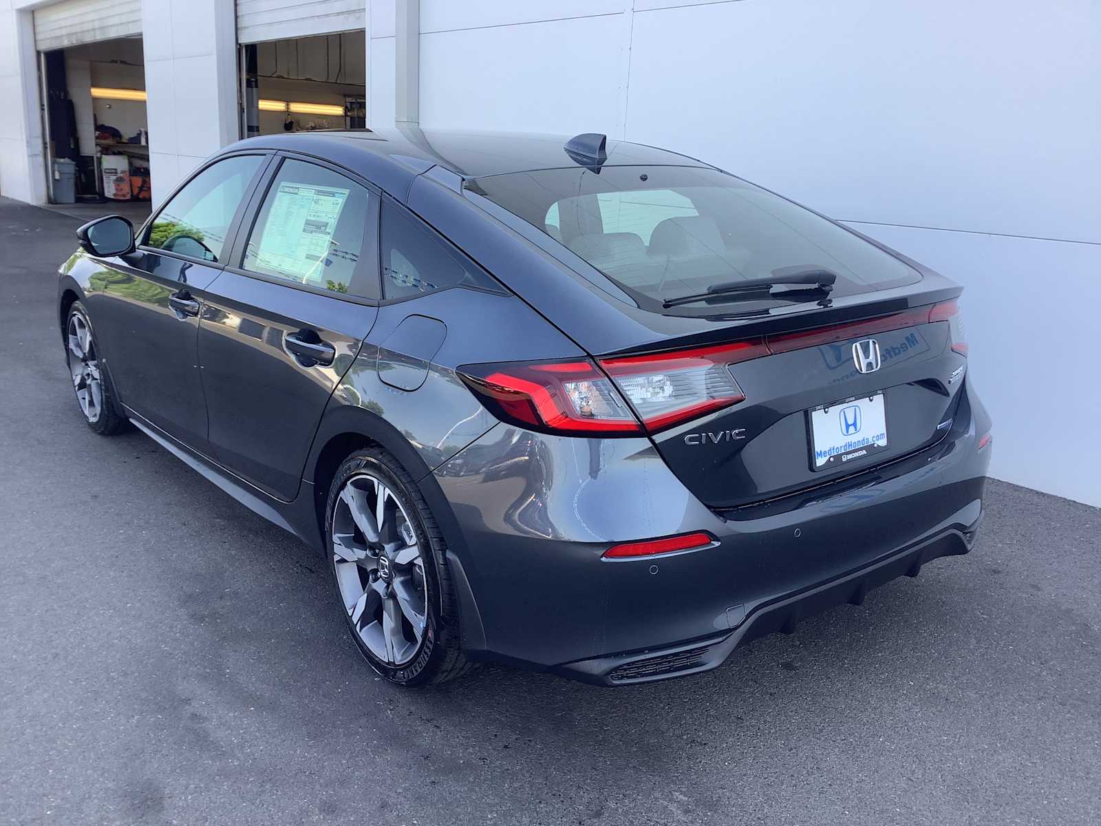 2025 Honda Civic Hybrid Sport Touring Hatchback photo 4