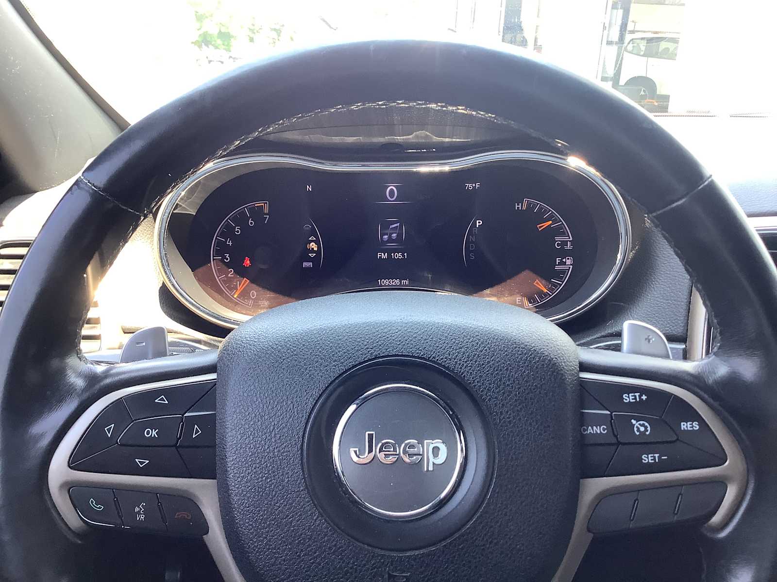 Thumbnail: 2015 Jeep Grand Cherokee - 16