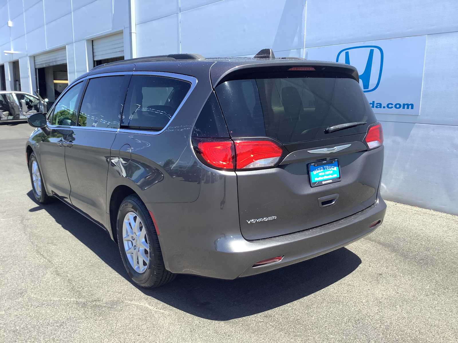 Thumbnail: 2021 Chrysler Voyager - 4