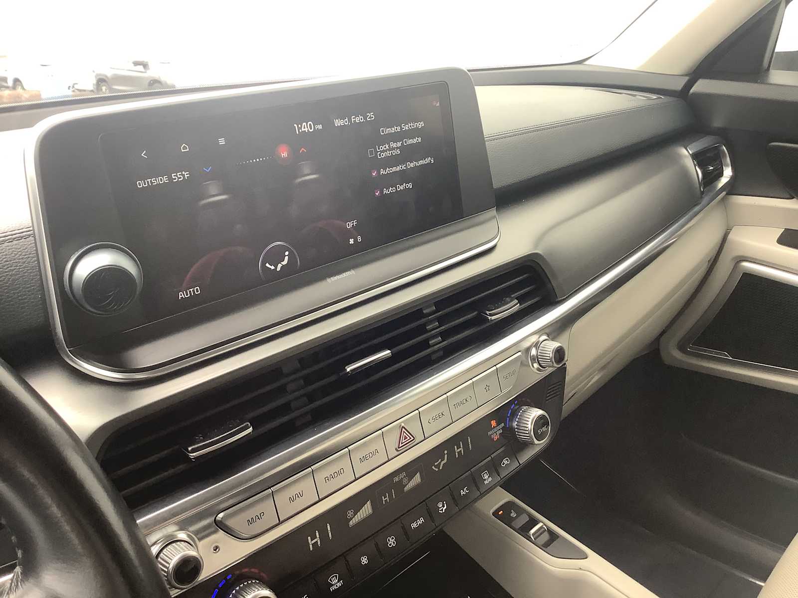 Thumbnail: 2022 Kia Telluride - 17