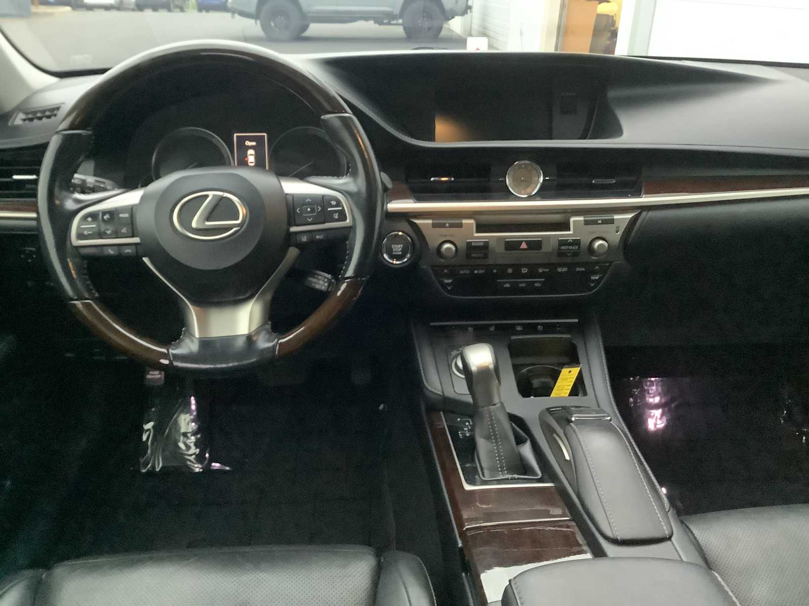 Thumbnail: 2016 Lexus ES - 10