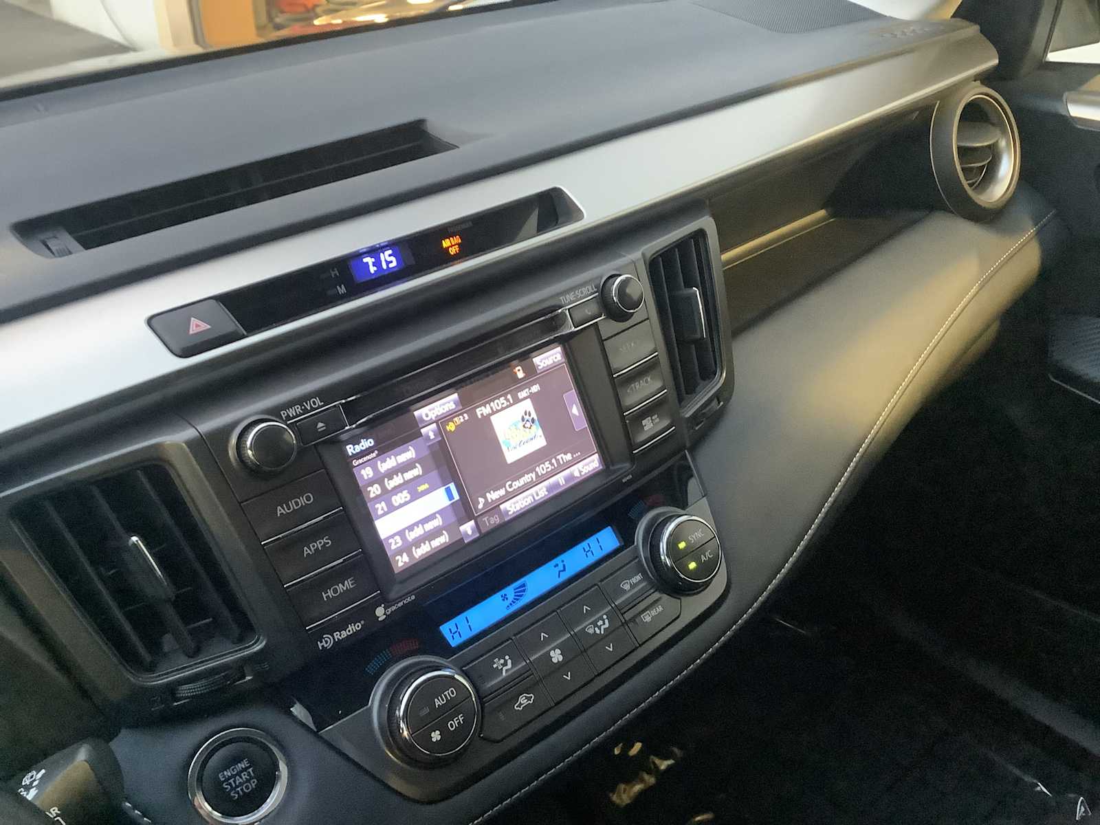 Thumbnail: 2015 Toyota RAV4 - 17