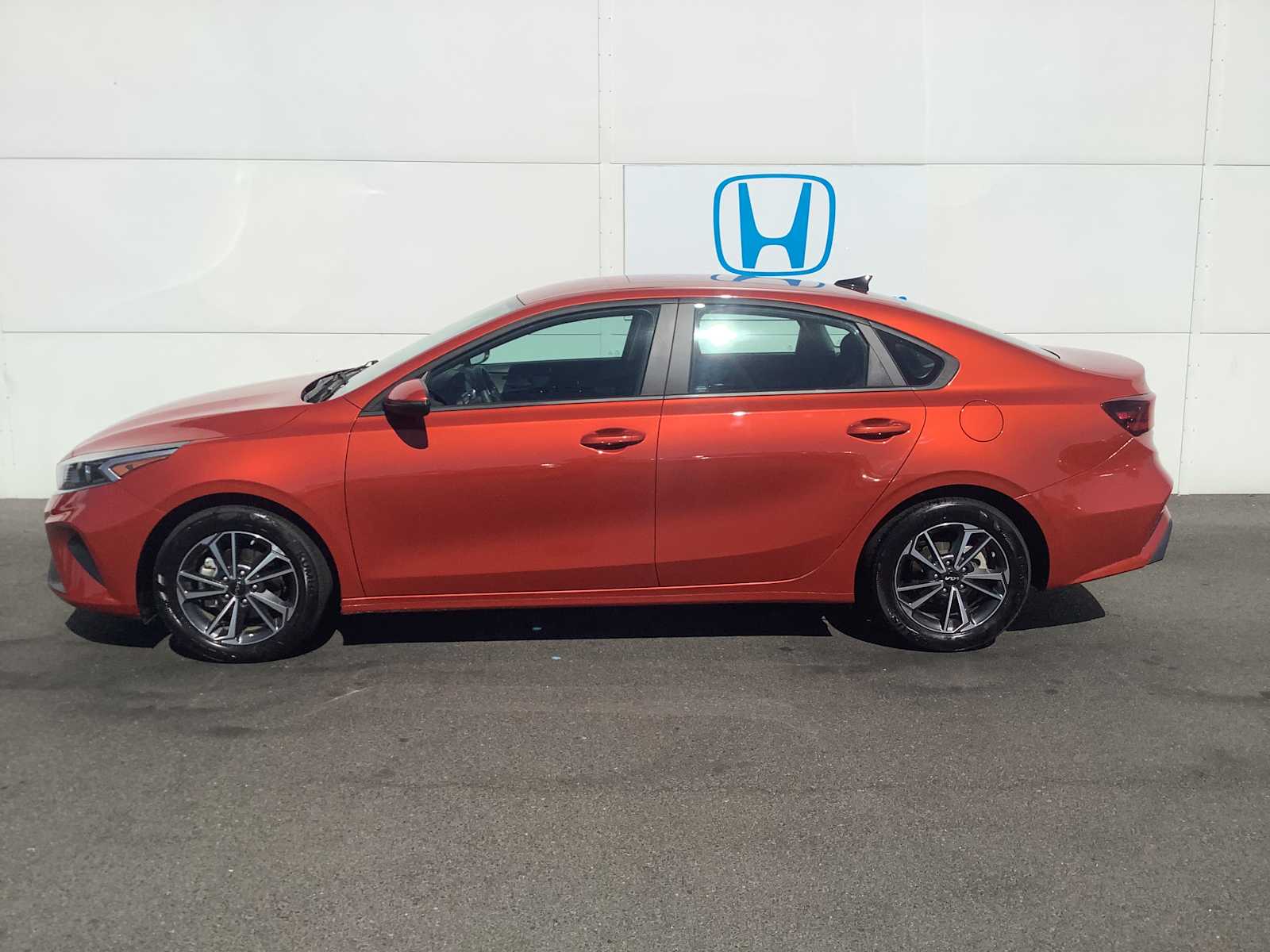 2023 Kia Forte LXS photo 2
