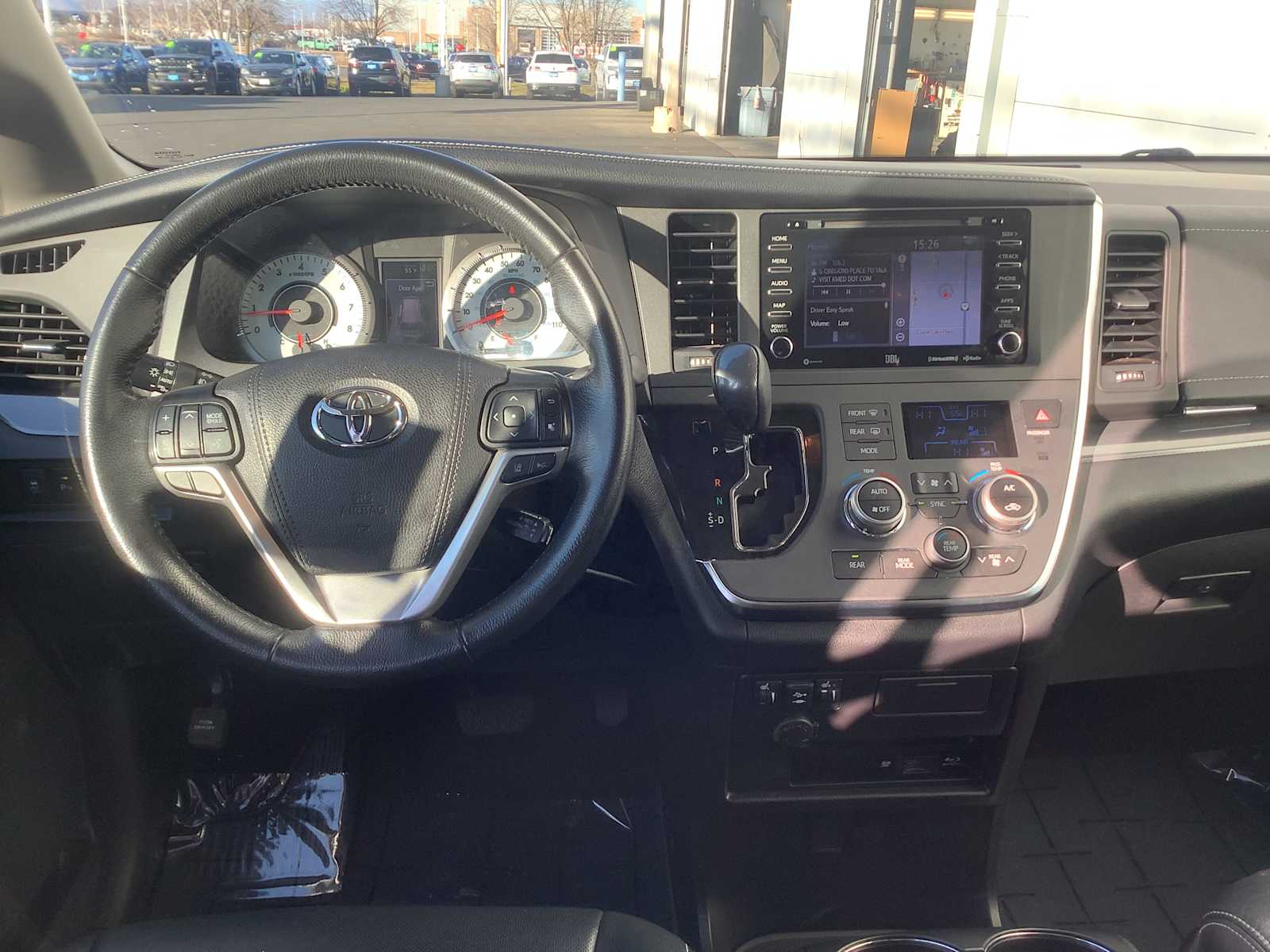 Thumbnail: 2019 Toyota Sienna - 10