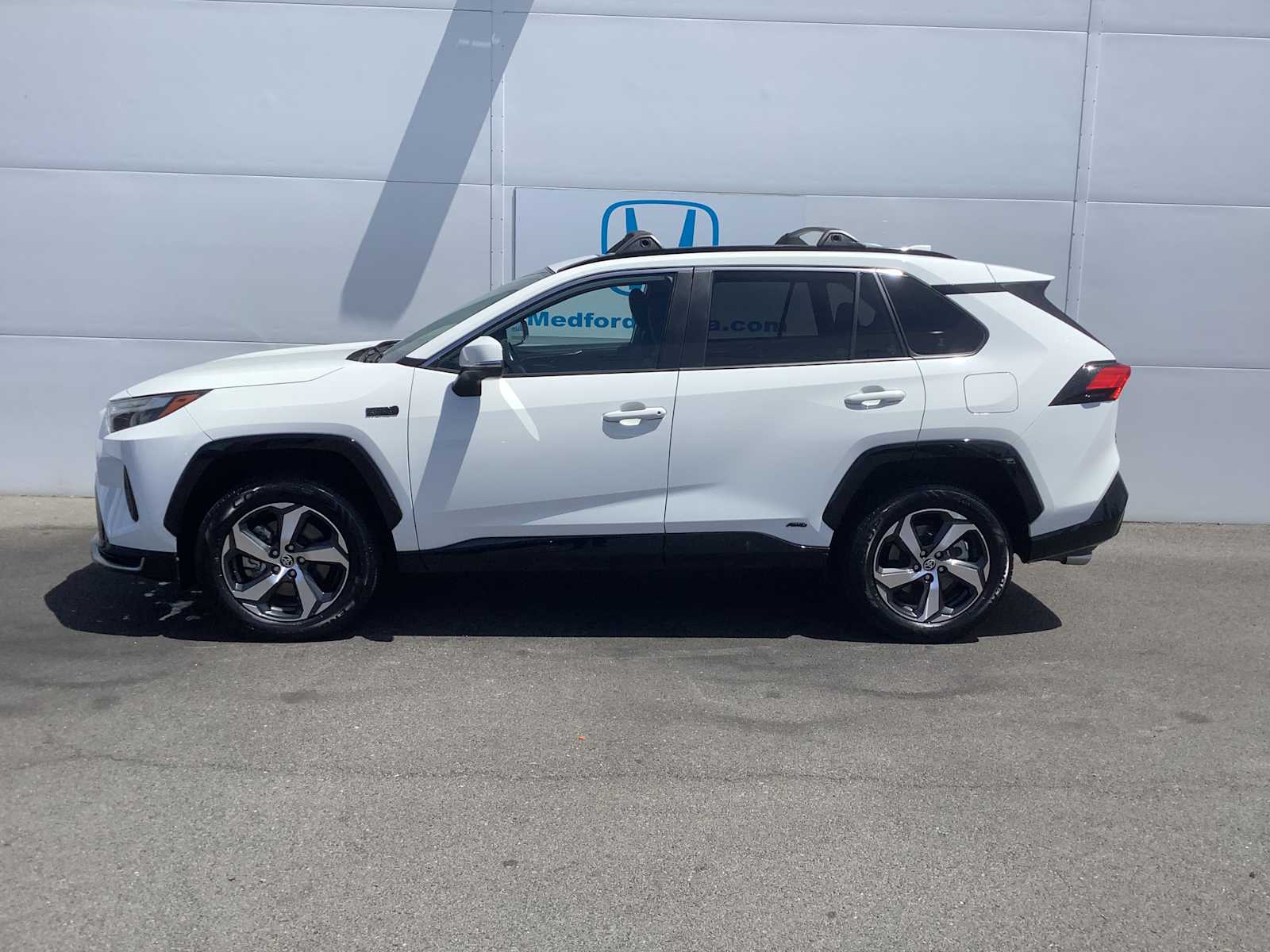 Thumbnail: 2022 Toyota RAV4 - 3