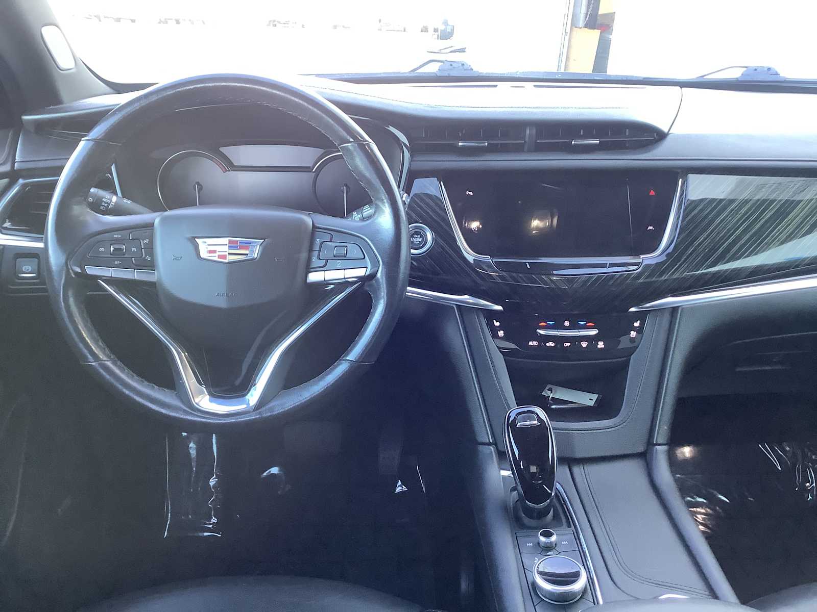 Thumbnail: 2023 Cadillac XT6 - 10