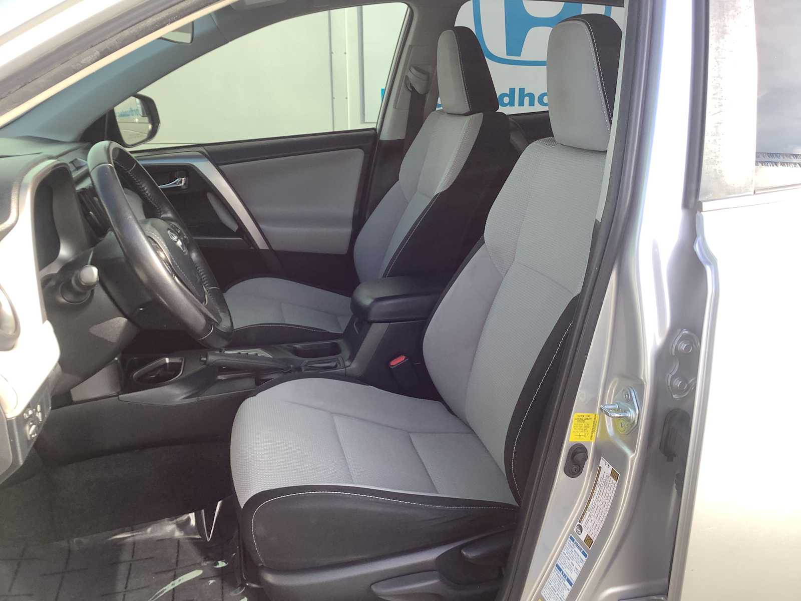 Thumbnail: 2016 Toyota RAV4 - 11