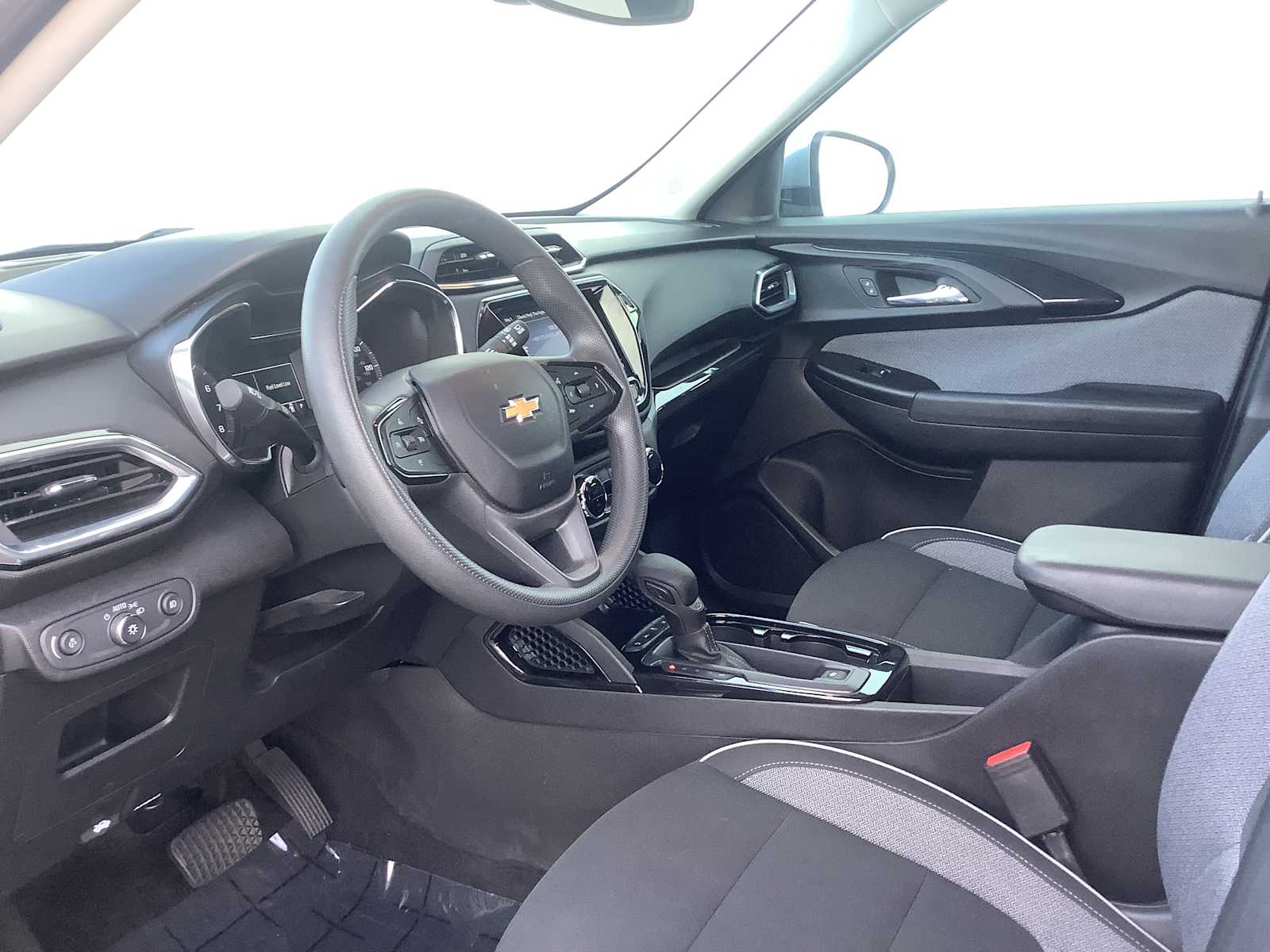 Thumbnail: 2023 Chevrolet TrailBlazer - 3