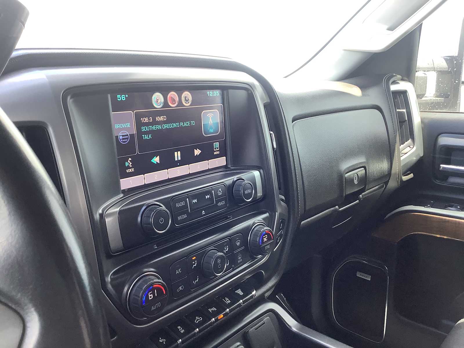 Thumbnail: 2015 Chevrolet Silverado 3500 - 17