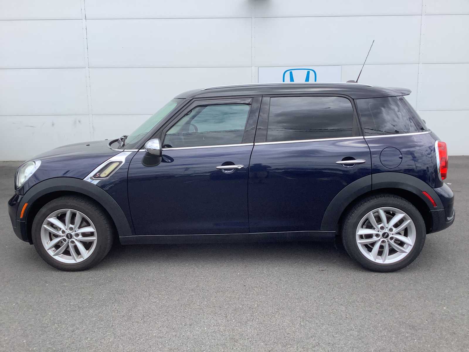 Thumbnail: 2013 MINI Cooper Countryman - 2