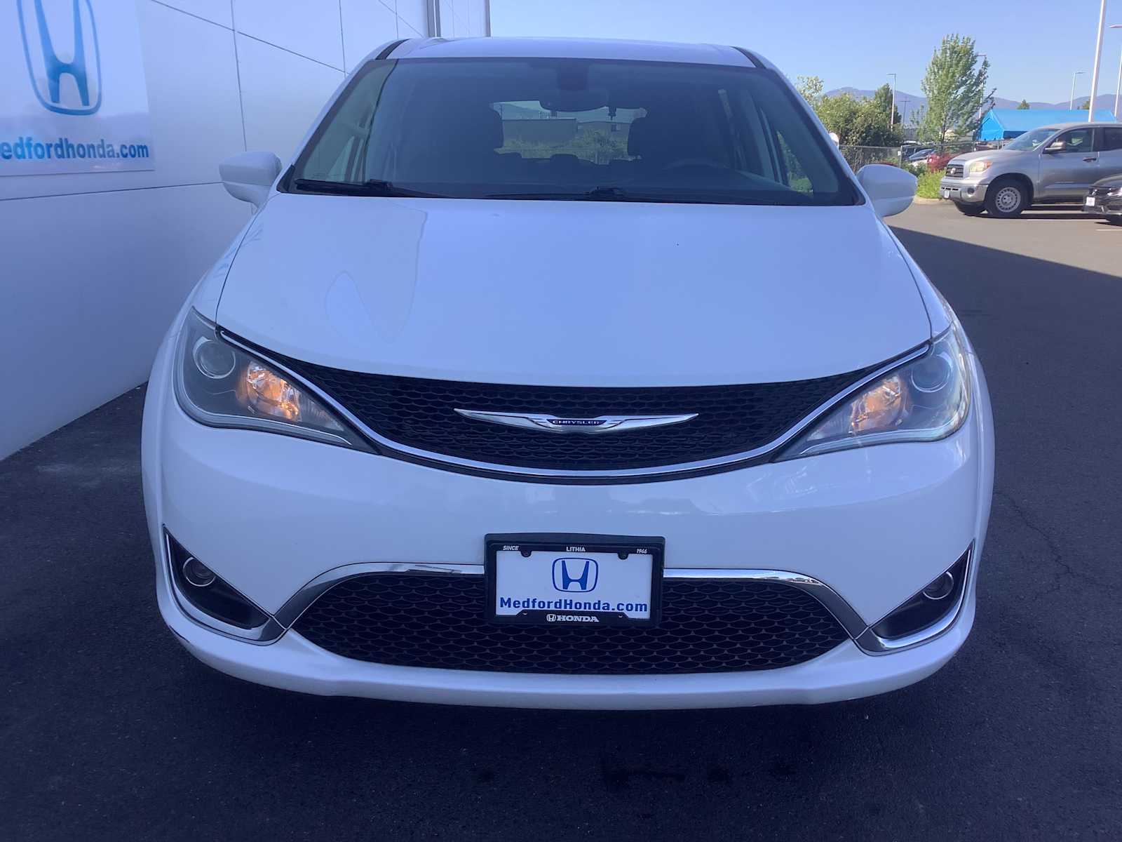 Thumbnail: 2019 Chrysler Pacifica - 8