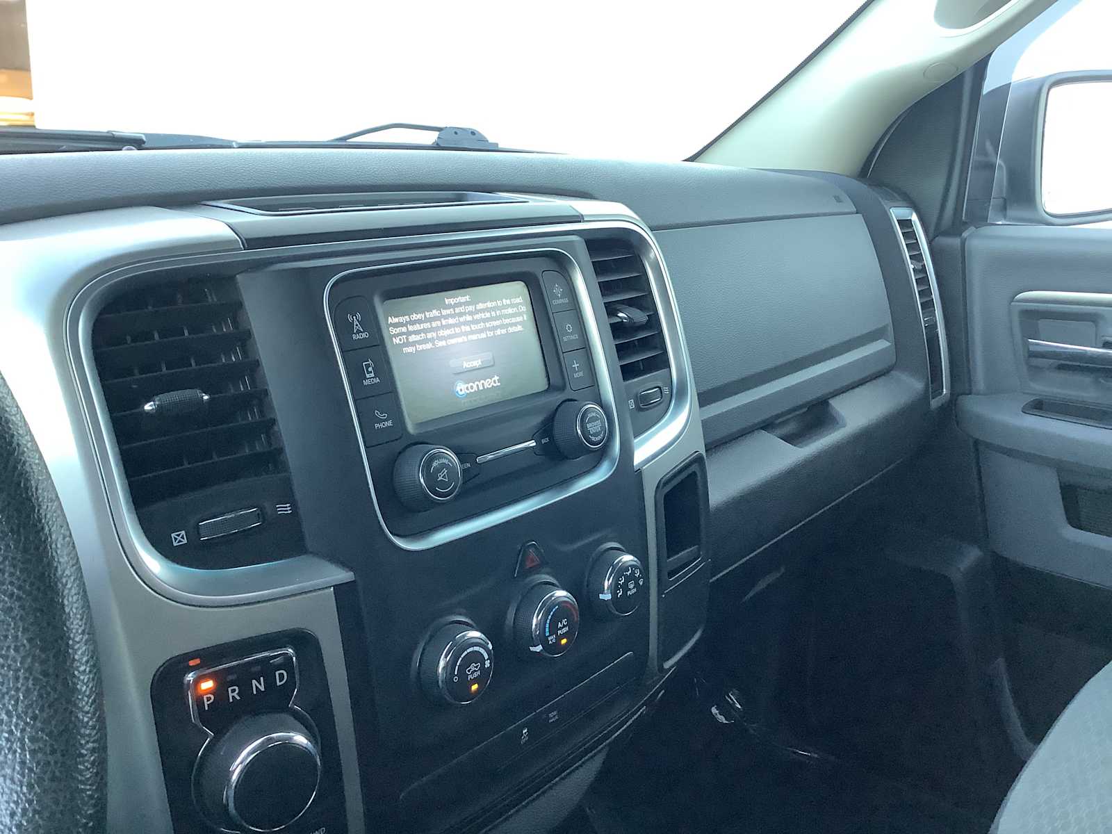 Thumbnail: 2020 RAM 1500 Classic - 9