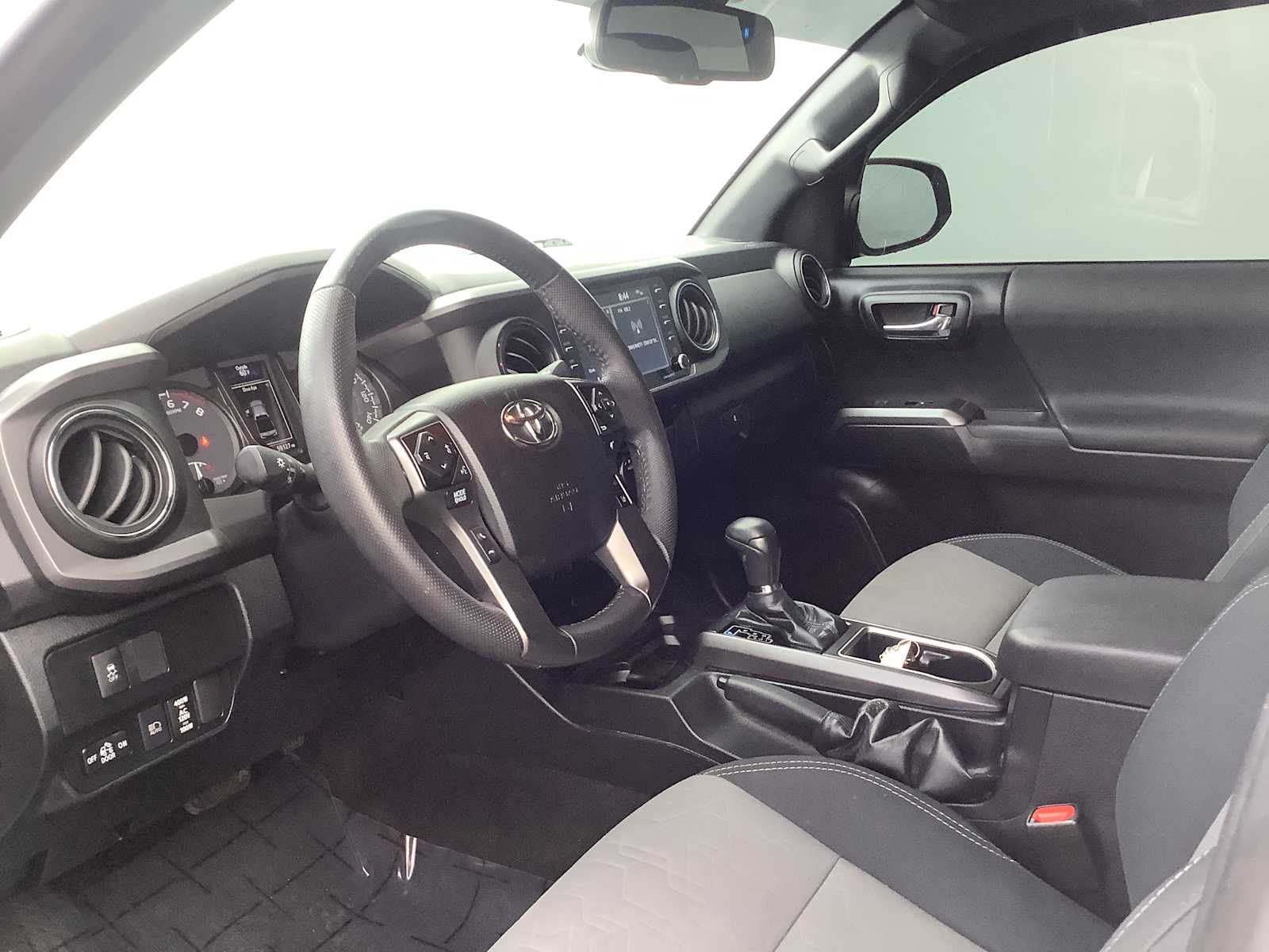 2021 Toyota Tacoma TRD V6 photo 3
