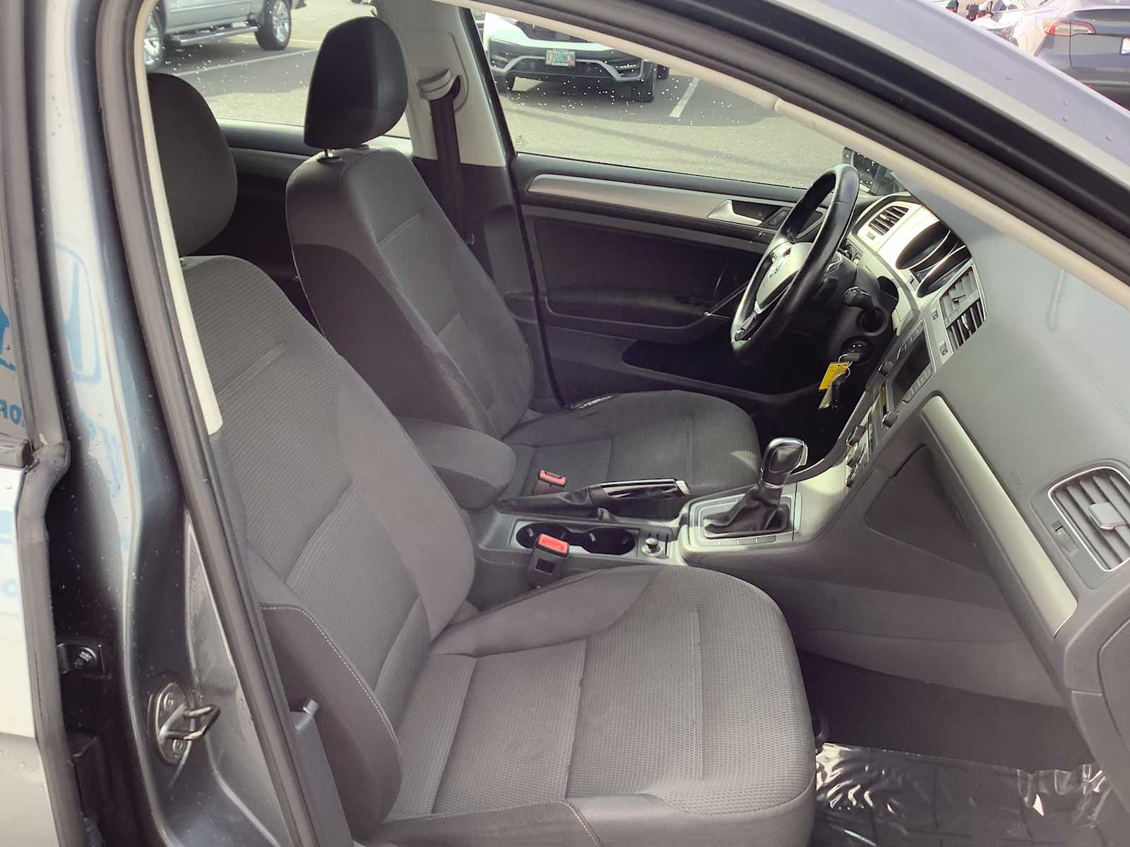 Thumbnail: 2016 Volkswagen e-Golf - 15