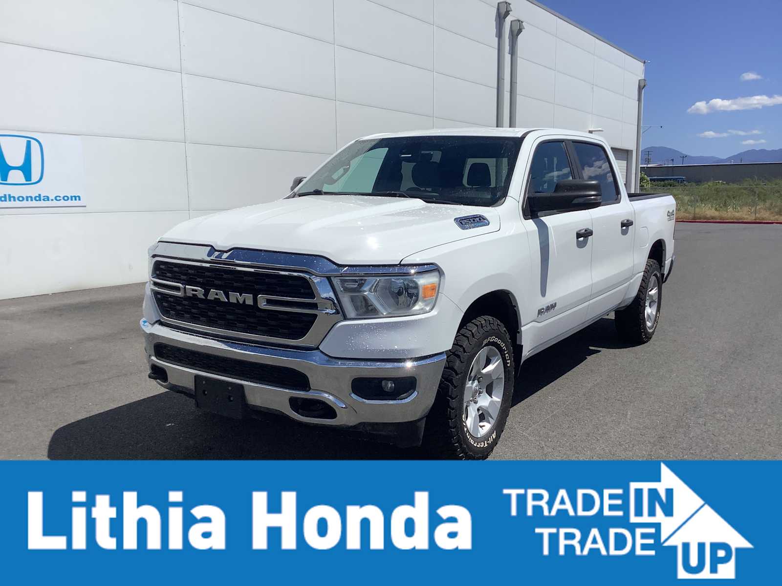 2023 RAM 1500 Big Horn/Lone Star 4x4 Crew Cab 5'7's photo