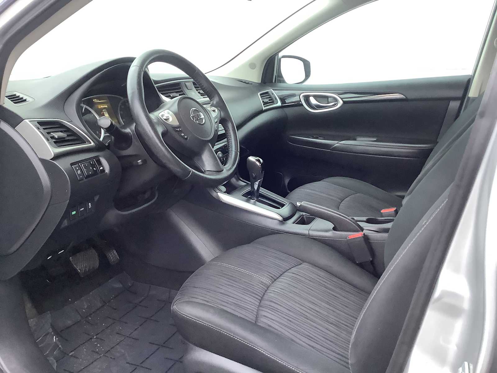 Thumbnail: 2018 Nissan Sentra - 3