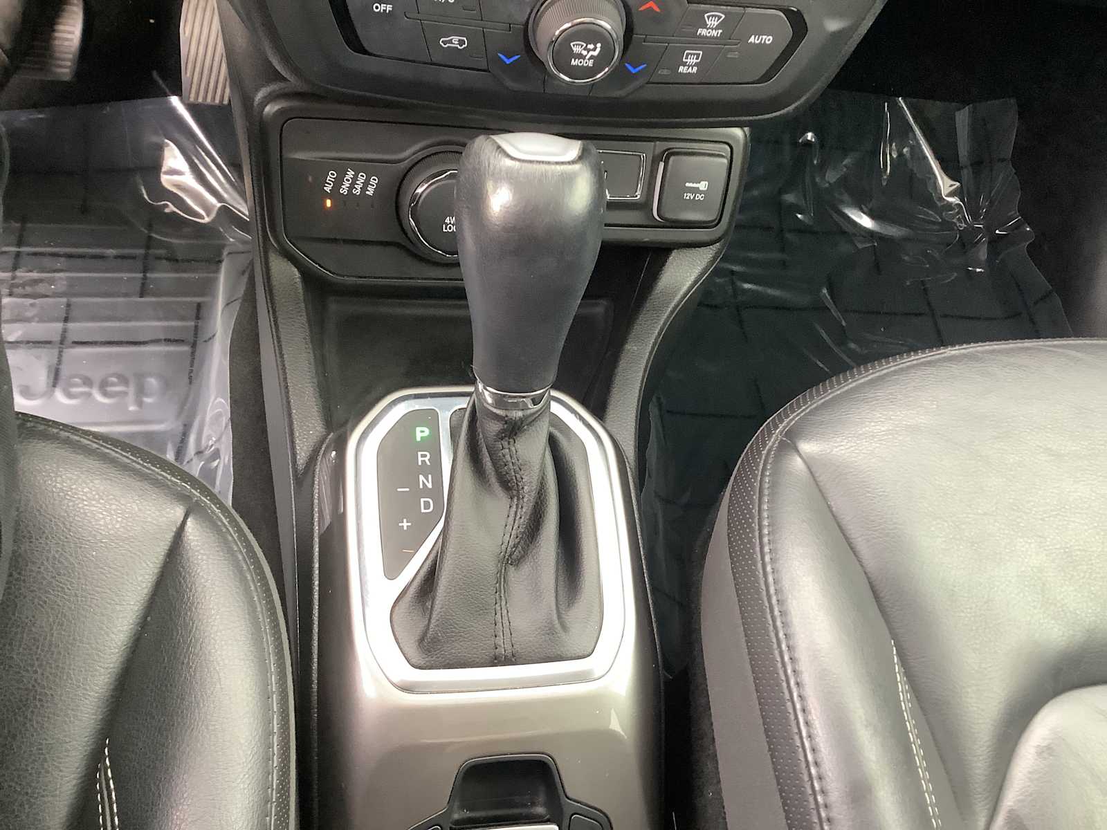 Thumbnail: 2018 Jeep Renegade - 18