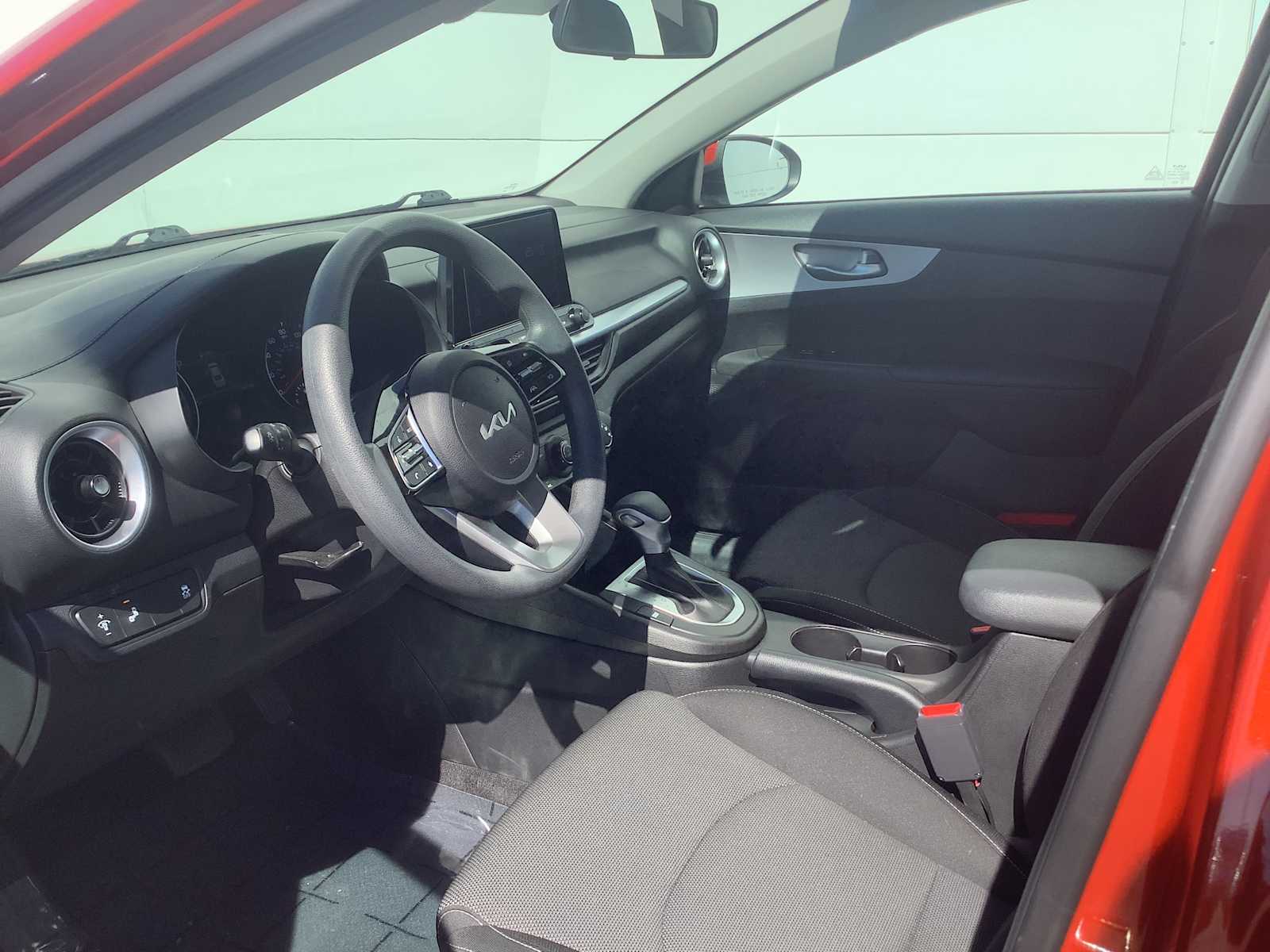 2023 Kia Forte LXS photo 3