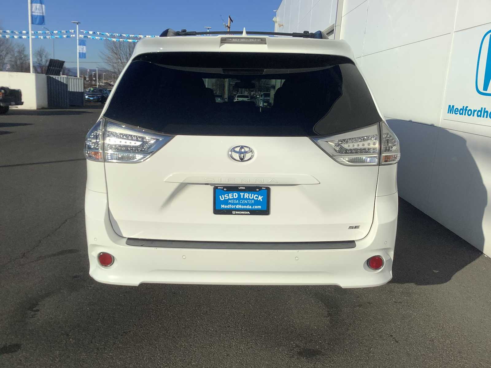 Thumbnail: 2019 Toyota Sienna - 4