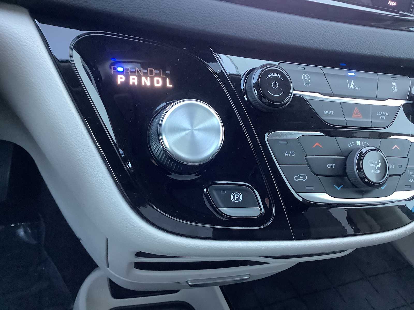 Thumbnail: 2022 Chrysler Pacifica - 18