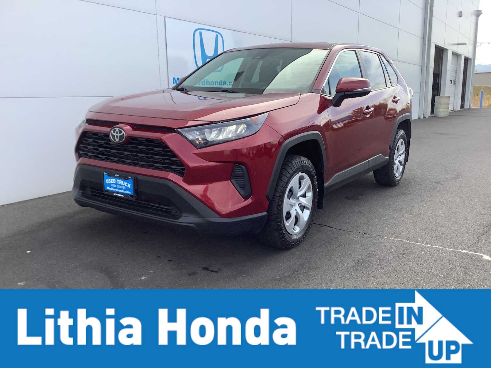 2022 Toyota RAV4 LE's photo